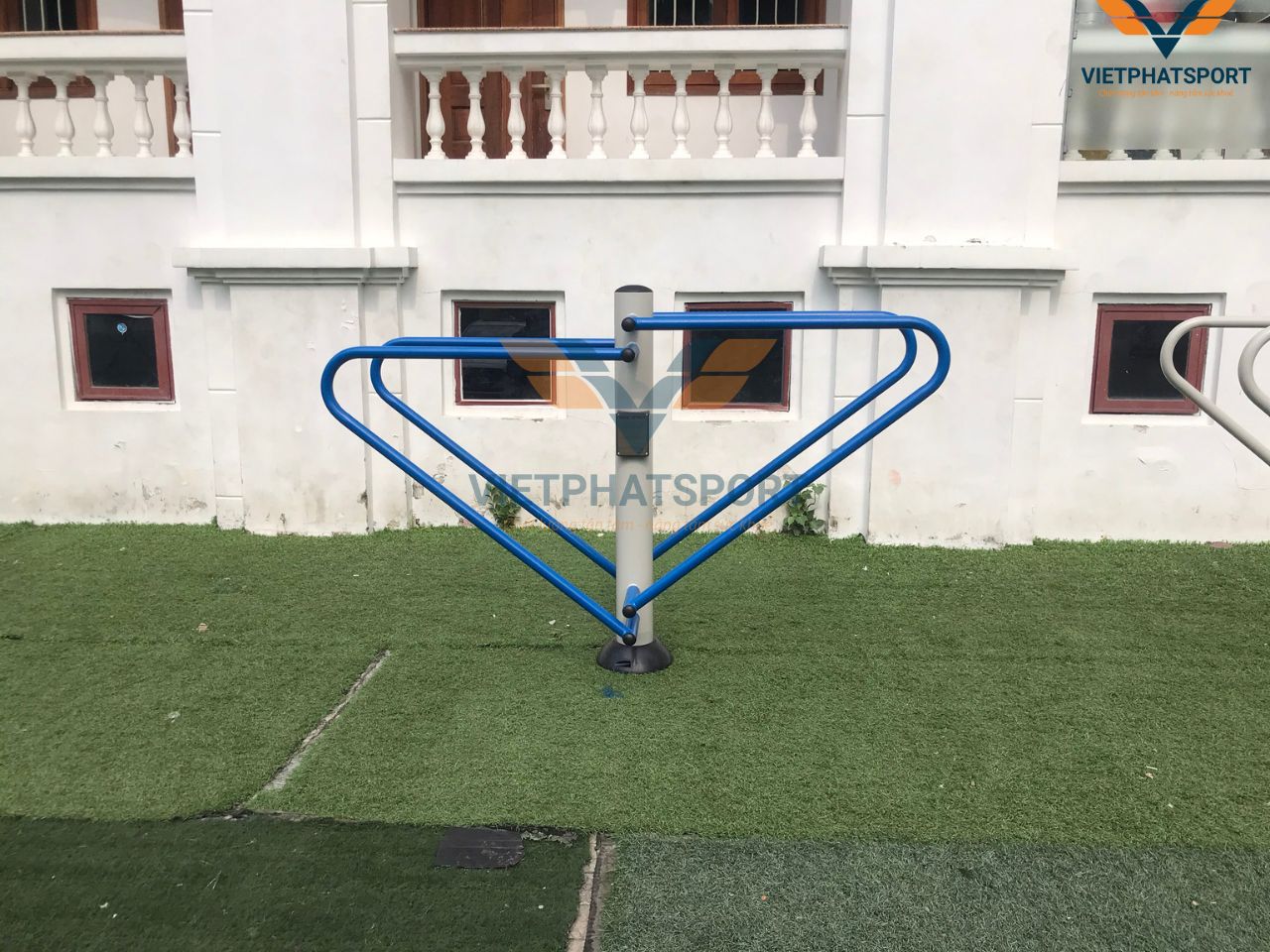 Hoàn thành lắp đặt máy tập thể dục ngoài trời cho Văn phòng phía Nam - Tổng cục Chính trị