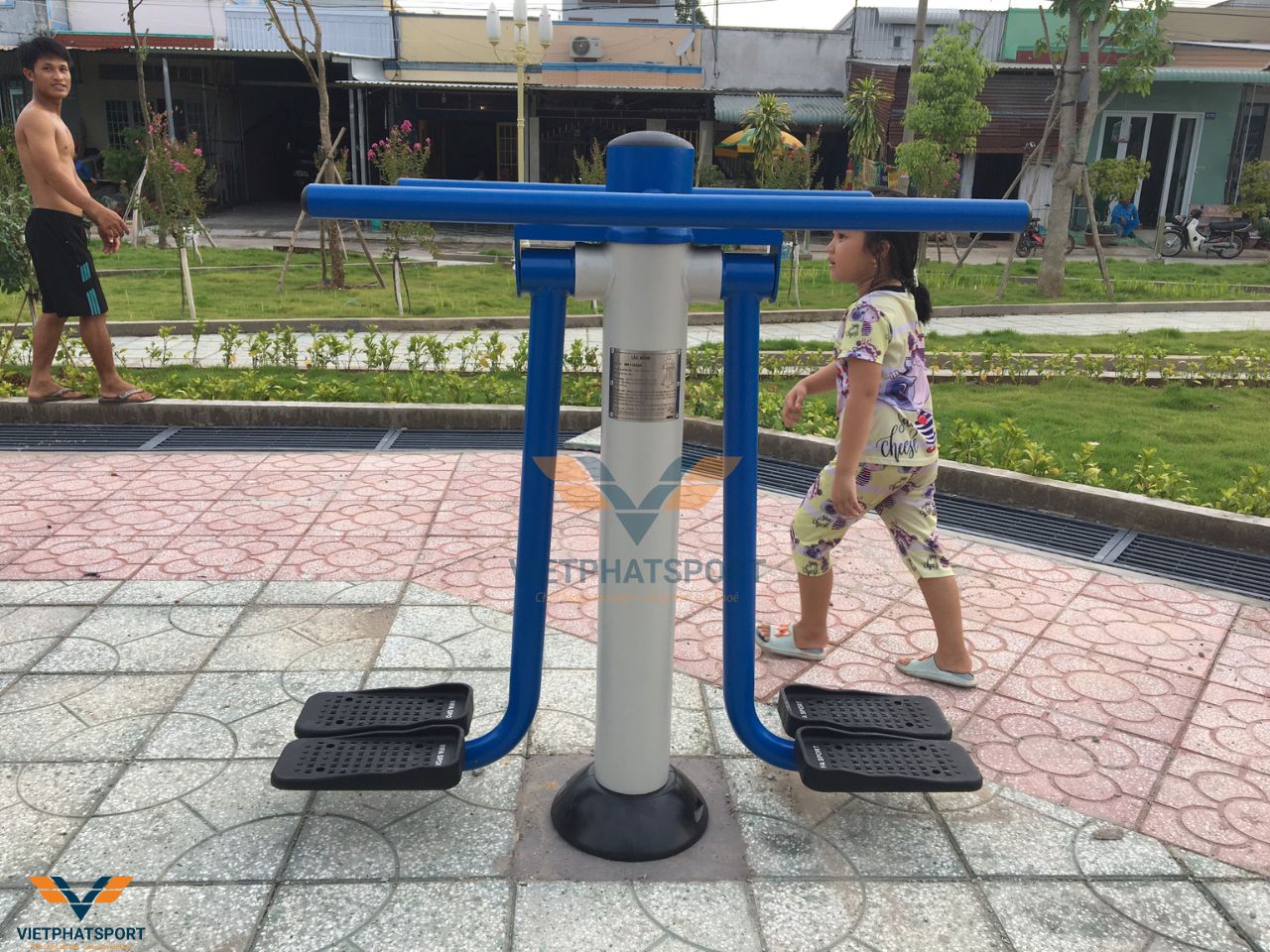 Hoàn thành lắp đặt thiết bị thể thao ngoài trời tại thị trấn Kiến Tường