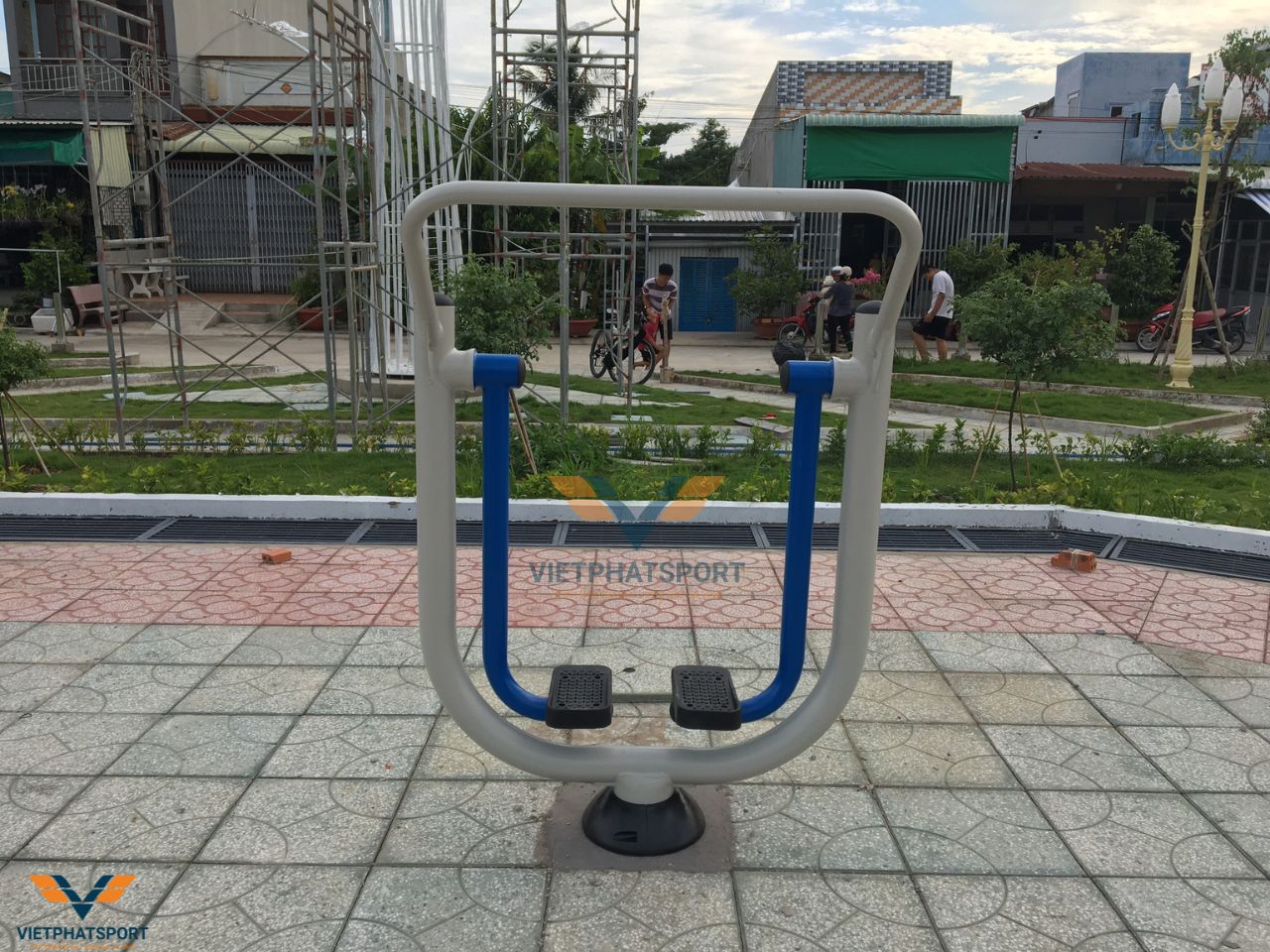 Hoàn thành lắp đặt thiết bị thể thao ngoài trời tại thị trấn Kiến Tường