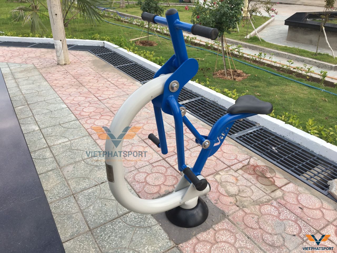 Hoàn thành lắp đặt thiết bị thể thao ngoài trời tại thị trấn Kiến Tường