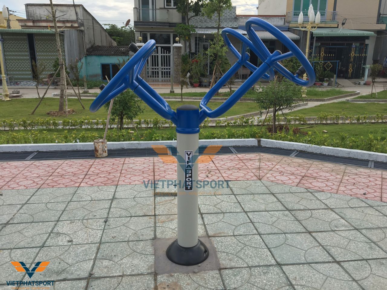 Hoàn thành lắp đặt thiết bị thể thao ngoài trời tại thị trấn Kiến Tường