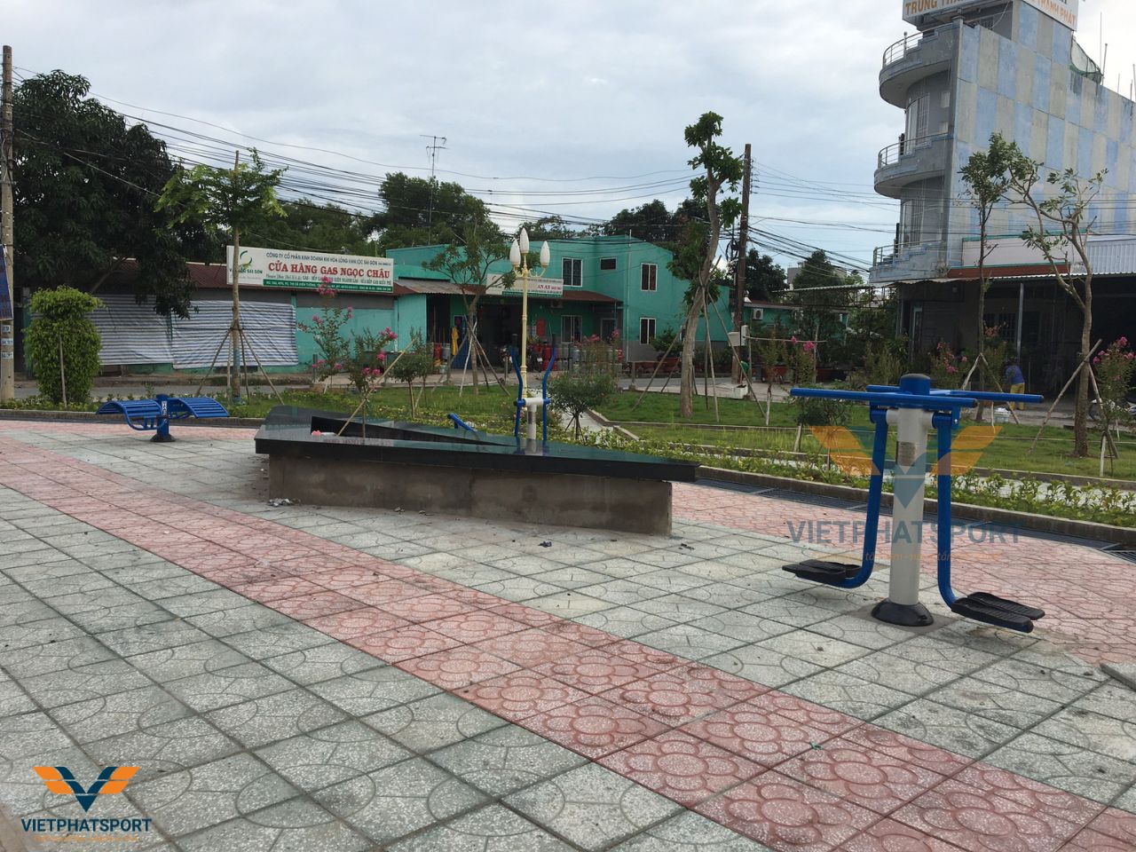 Hoàn thành lắp đặt thiết bị thể thao ngoài trời tại thị trấn Kiến Tường