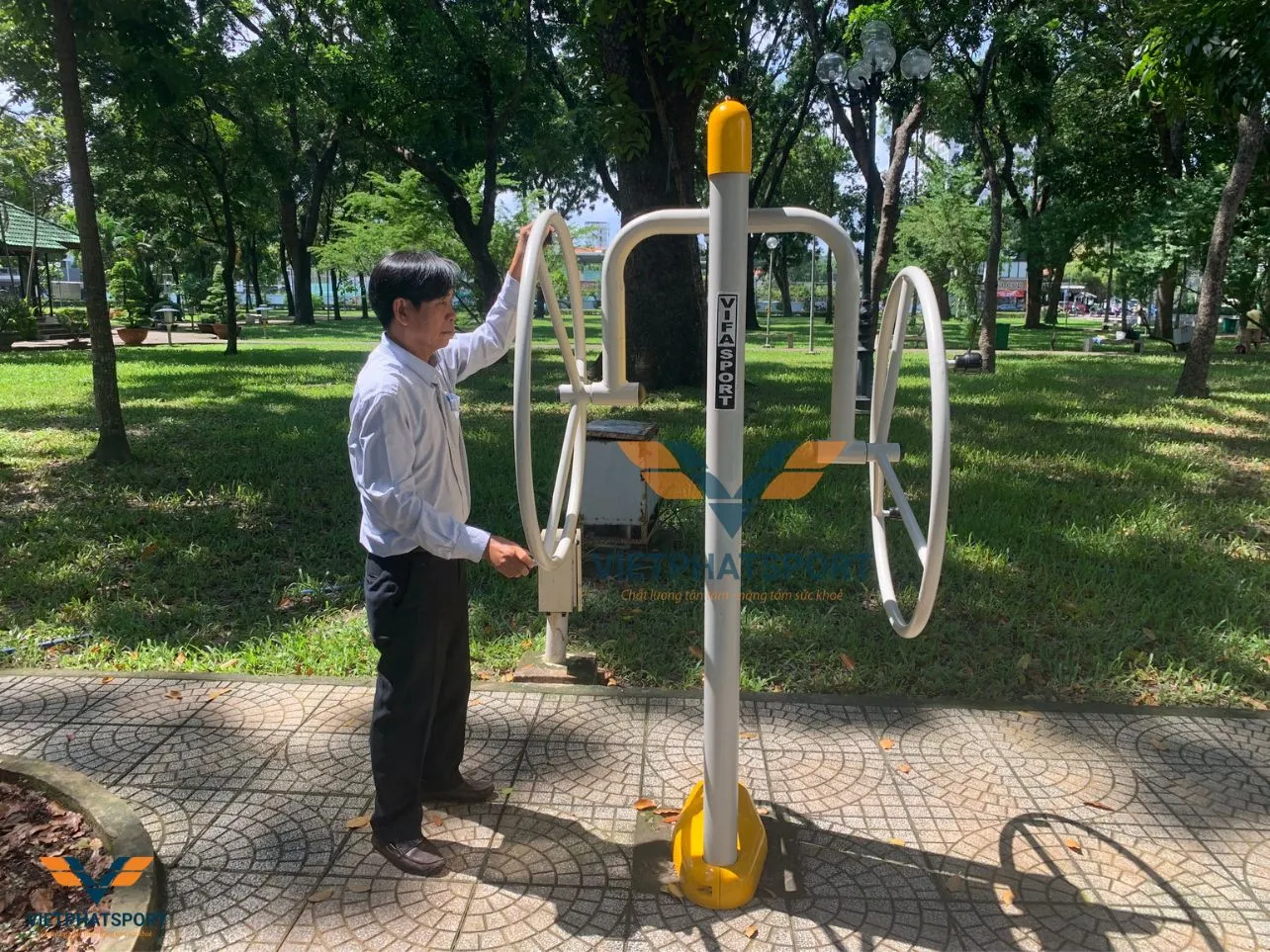 Lắp đặt máy tập công viên tại Công viên Gia Định, TP. HCM