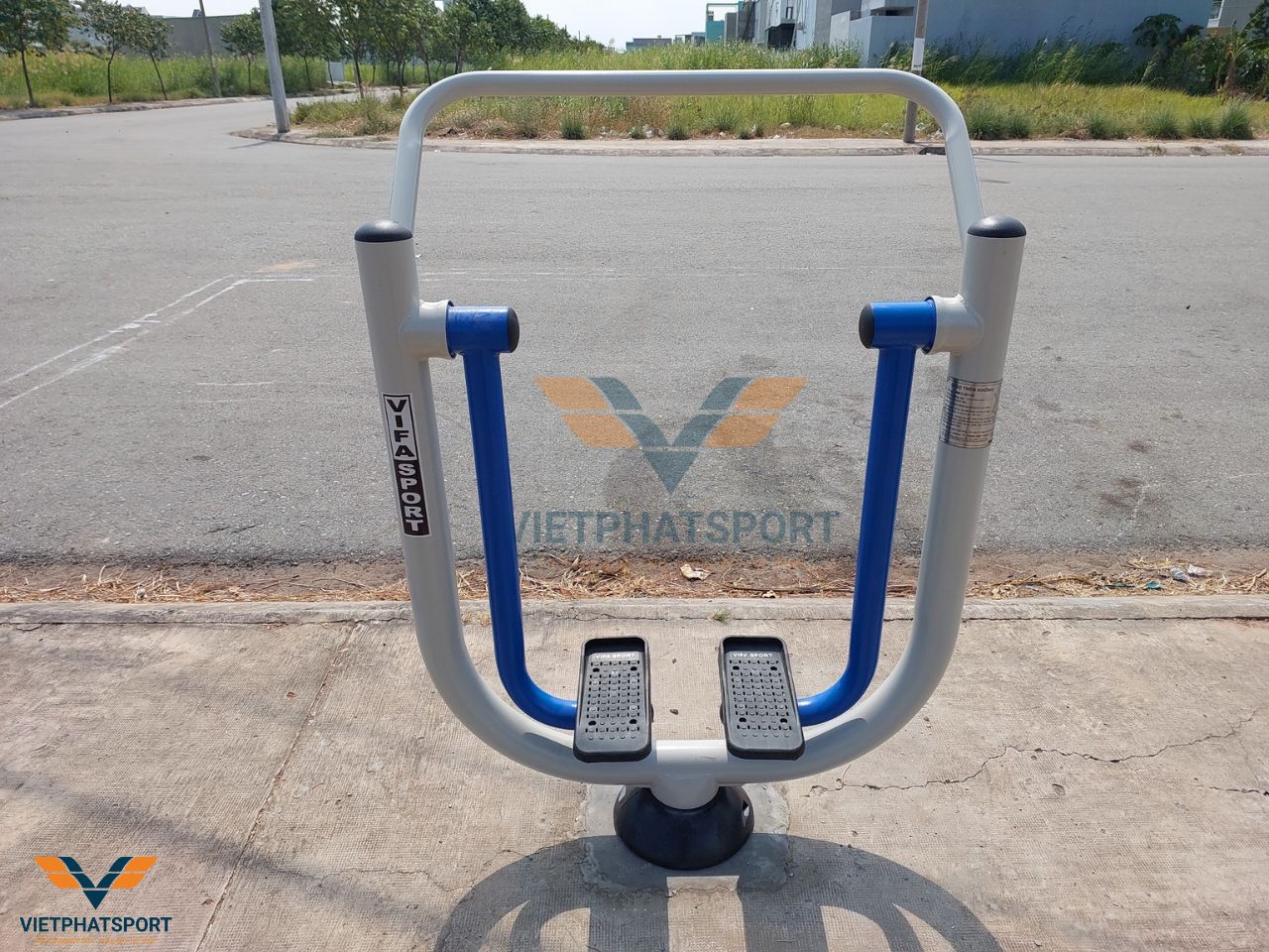 Lắp đặt máy tập ngoài trời tại KCN Tân Kim mở rộng, Long An