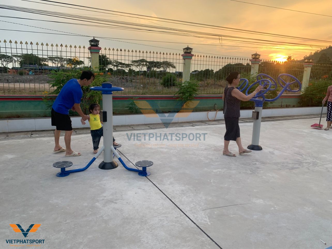 Lắp Đặt Máy Tập Thể Dục Ngoài Trời Tại Công Ty Hóa Dầu Long Sơn, Vũng Tàu