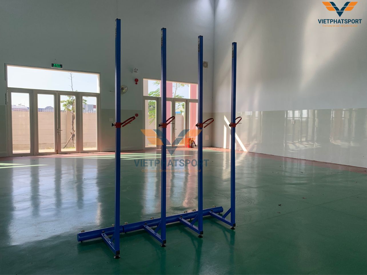 Trường THCS Vĩnh Tân (Bình Dương) trang bị dụng cụ thể thao cho nhà thi đấu đa năng