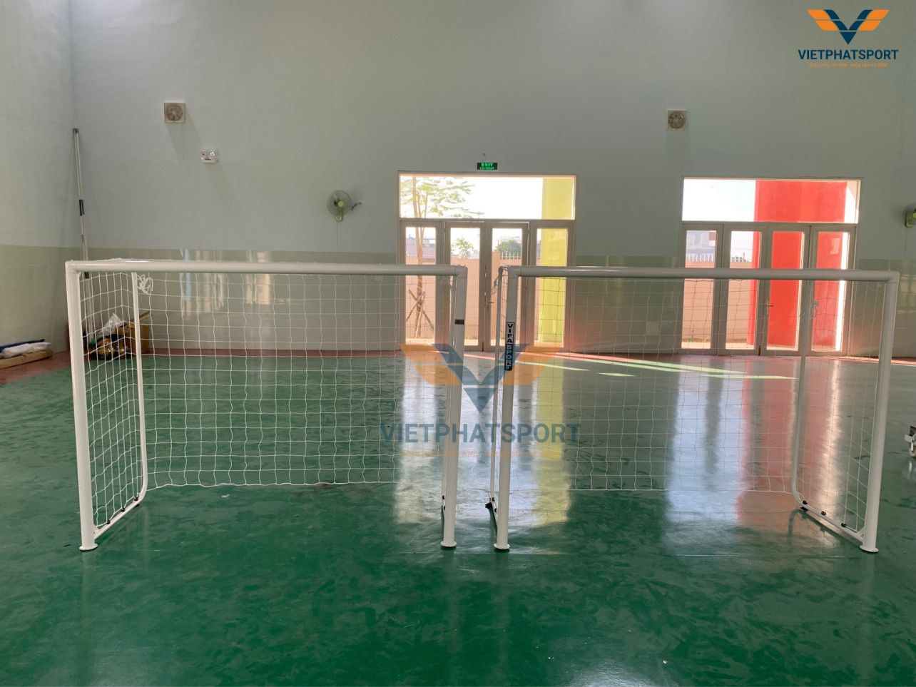 Trường THCS Vĩnh Tân (Bình Dương) trang bị dụng cụ thể thao cho nhà thi đấu đa năng