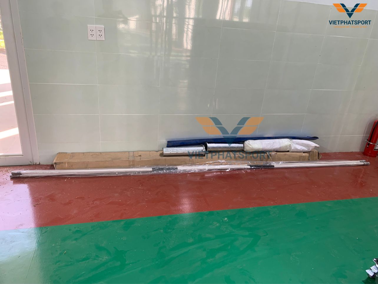 Trường THCS Vĩnh Tân (Bình Dương) trang bị dụng cụ thể thao cho nhà thi đấu đa năng