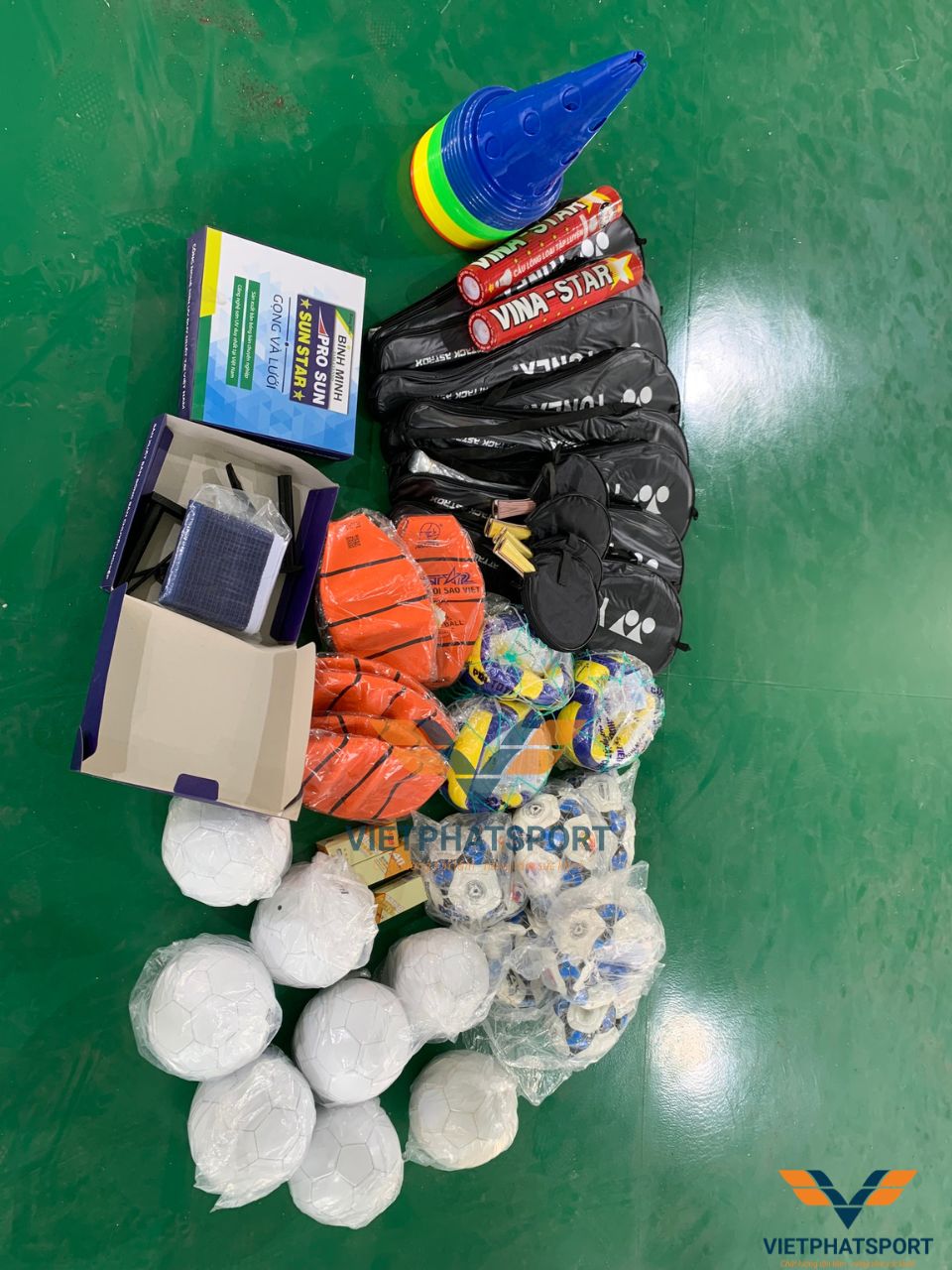 Trường THCS Vĩnh Tân (Bình Dương) trang bị dụng cụ thể thao cho nhà thi đấu đa năng