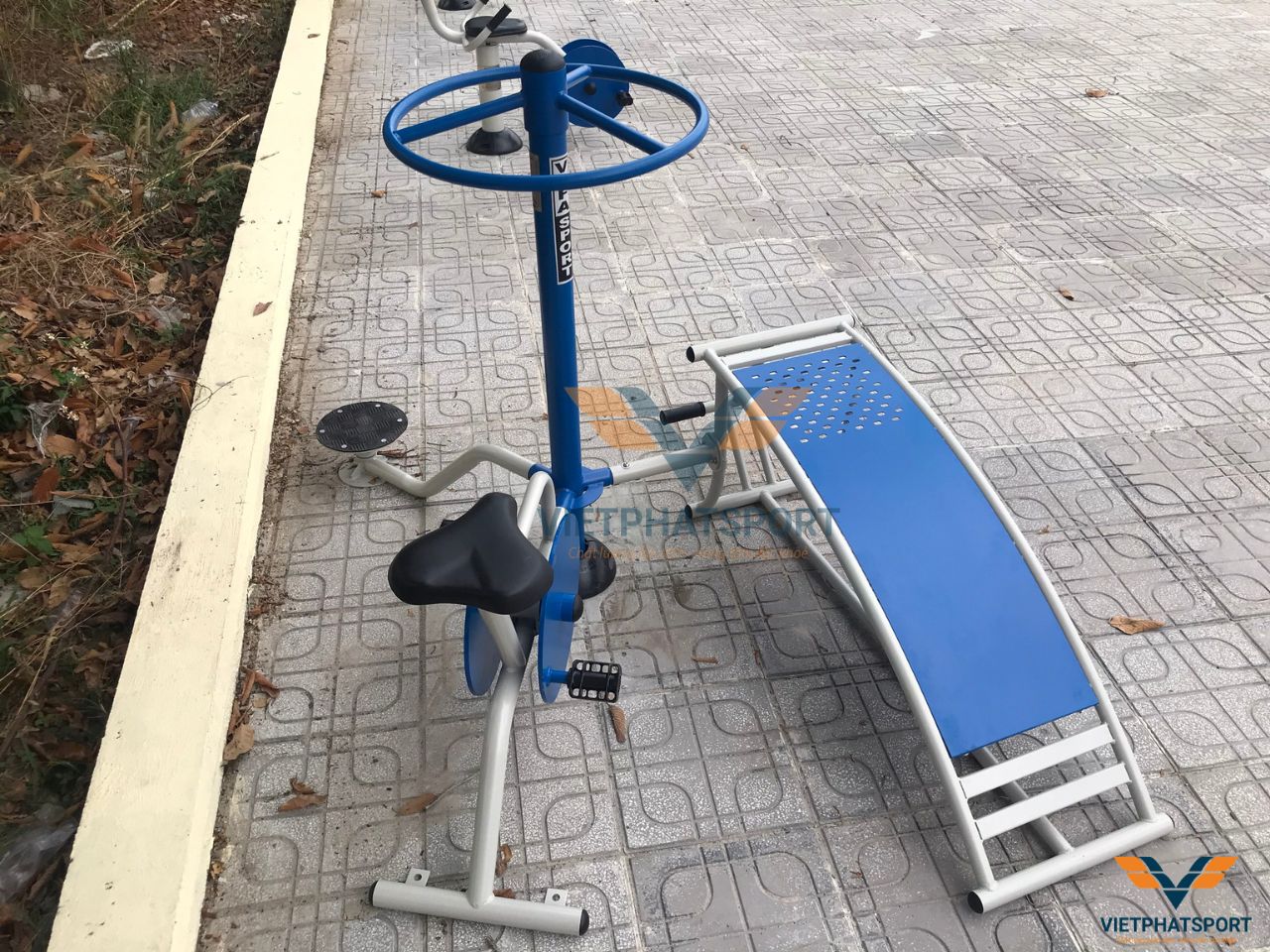 Việt Phát Sport Hoàn Thành Lắp Đặt 41 Máy Tập Ngoài Trời Tại Chơn Thành