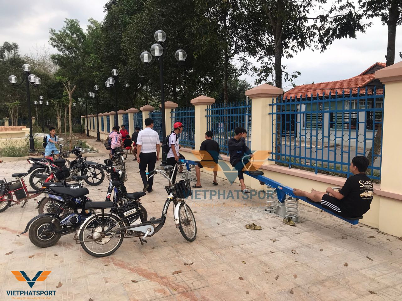 Việt Phát Sport Hoàn Thành Lắp Đặt 41 Máy Tập Ngoài Trời Tại Chơn Thành