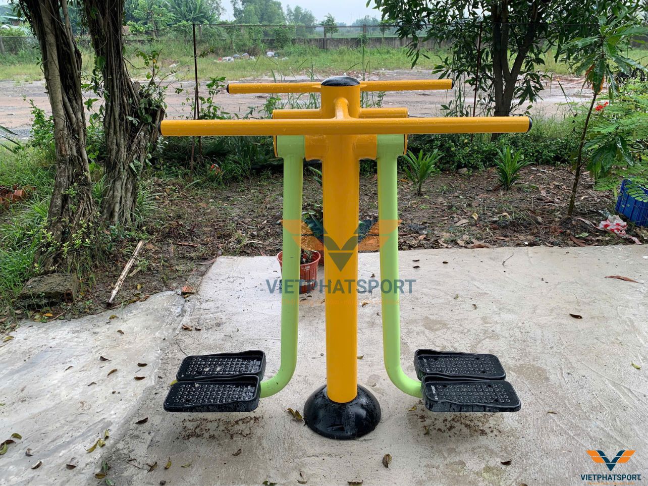 Chị Năm Hóc Môn lắp đặt dụng cụ ngoài trời giá rẻ