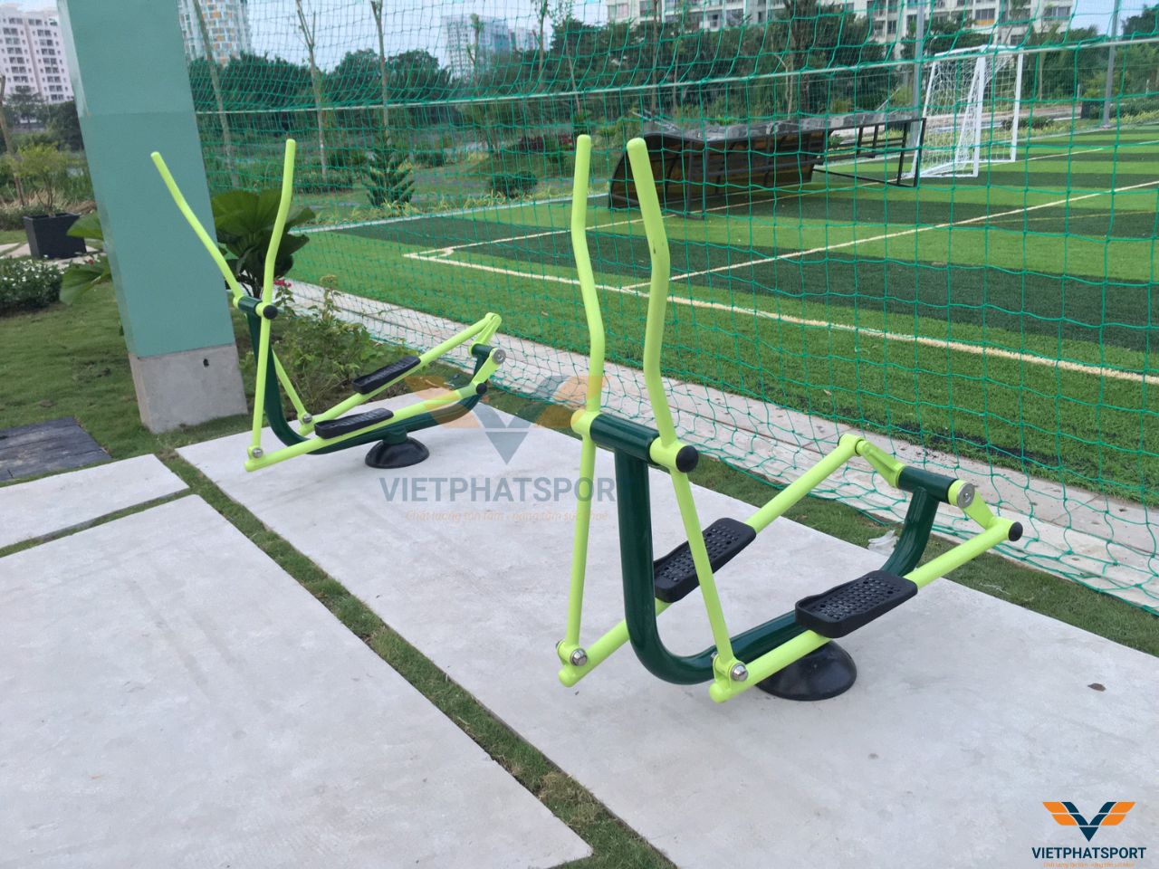 Đại học Kinh tế TP.HCM đầu tư thiết bị công viên cho sinh viên