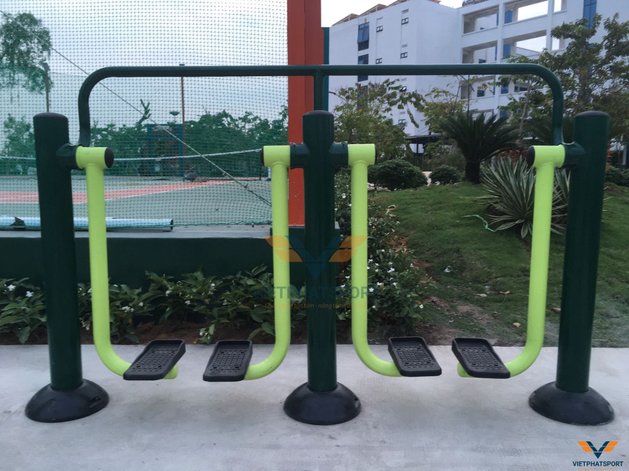 Đại học Kinh tế TP.HCM đầu tư thiết bị công viên cho sinh viên