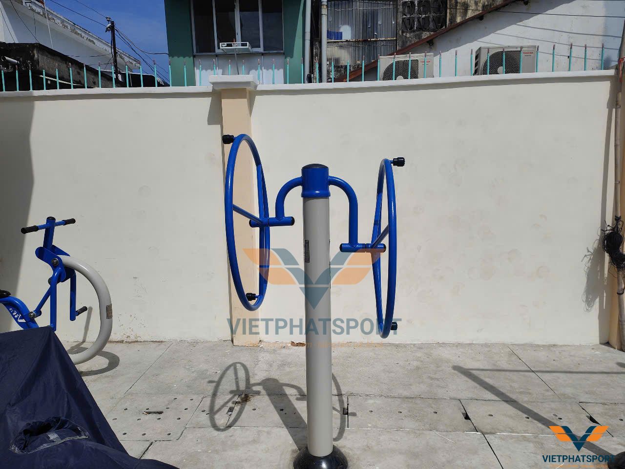 Dụng cụ thể thao ngoài trời tại Nhà văn hóa Cái Bè Tiền Giang