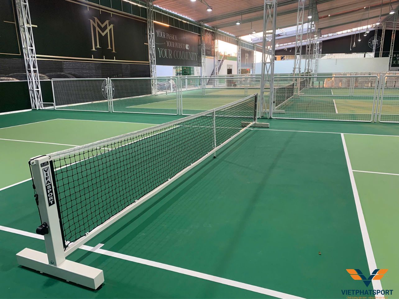 Lắp đặt 8 bộ trụ lưới Pickleball tại MM Pickleball Club
