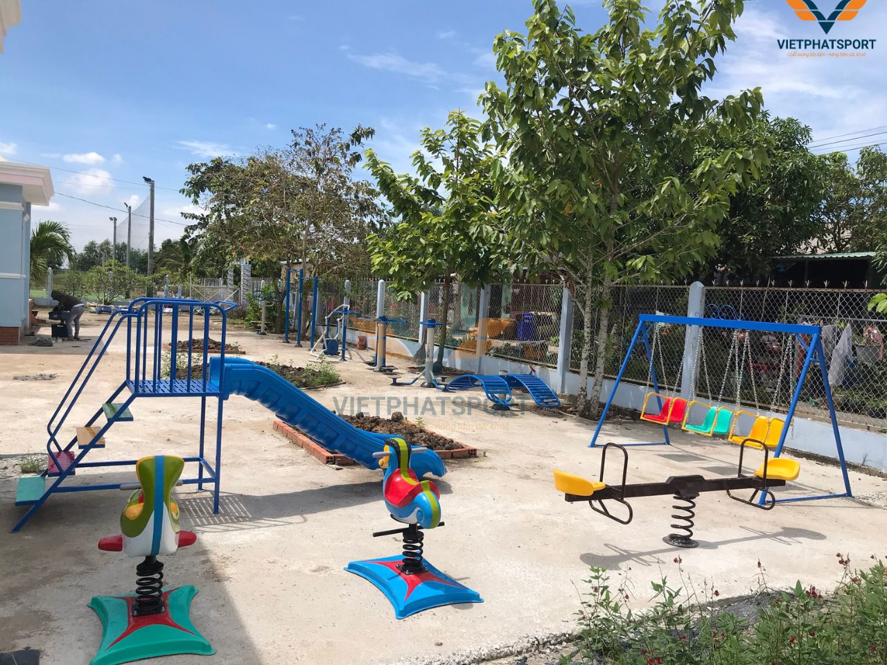 UBND Xã Tân Tây, Long An Lắp Đặt Dụng Cụ Ngoài Trời