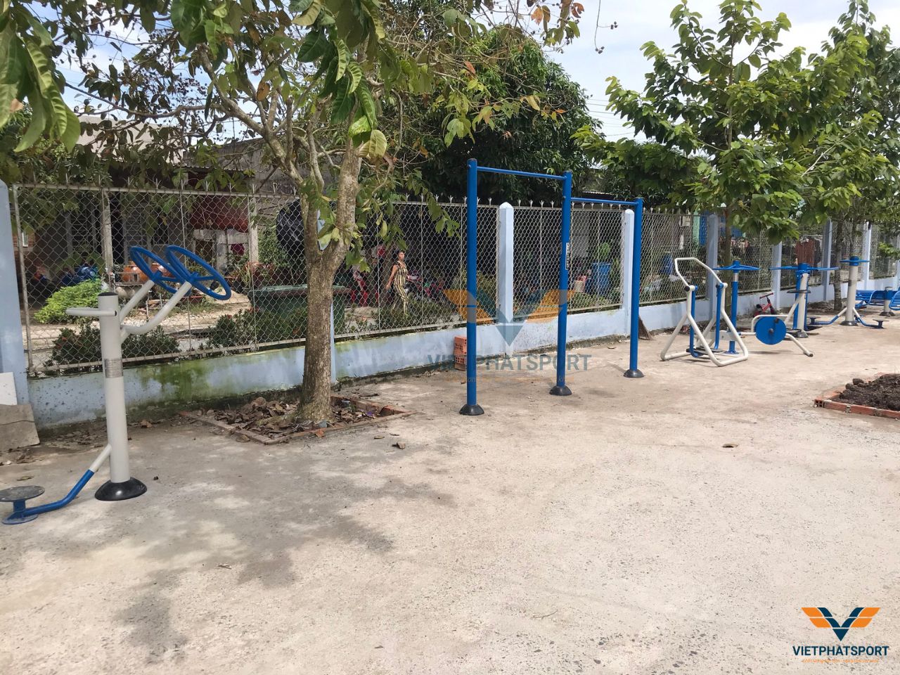 UBND Xã Tân Tây, Long An Lắp Đặt Dụng Cụ Ngoài Trời
