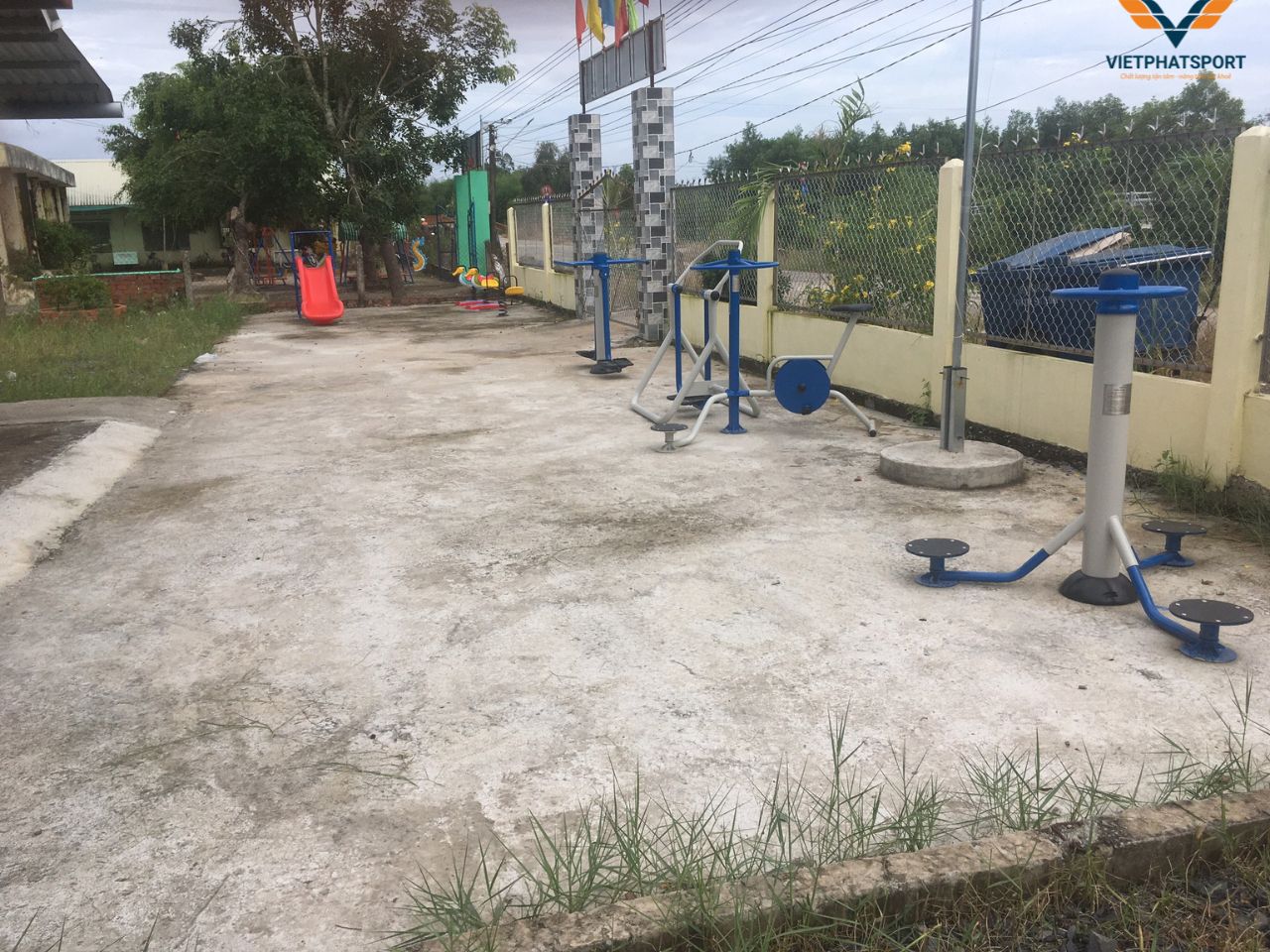 UBND Xã Tân Tây, Long An Lắp Đặt Dụng Cụ Ngoài Trời