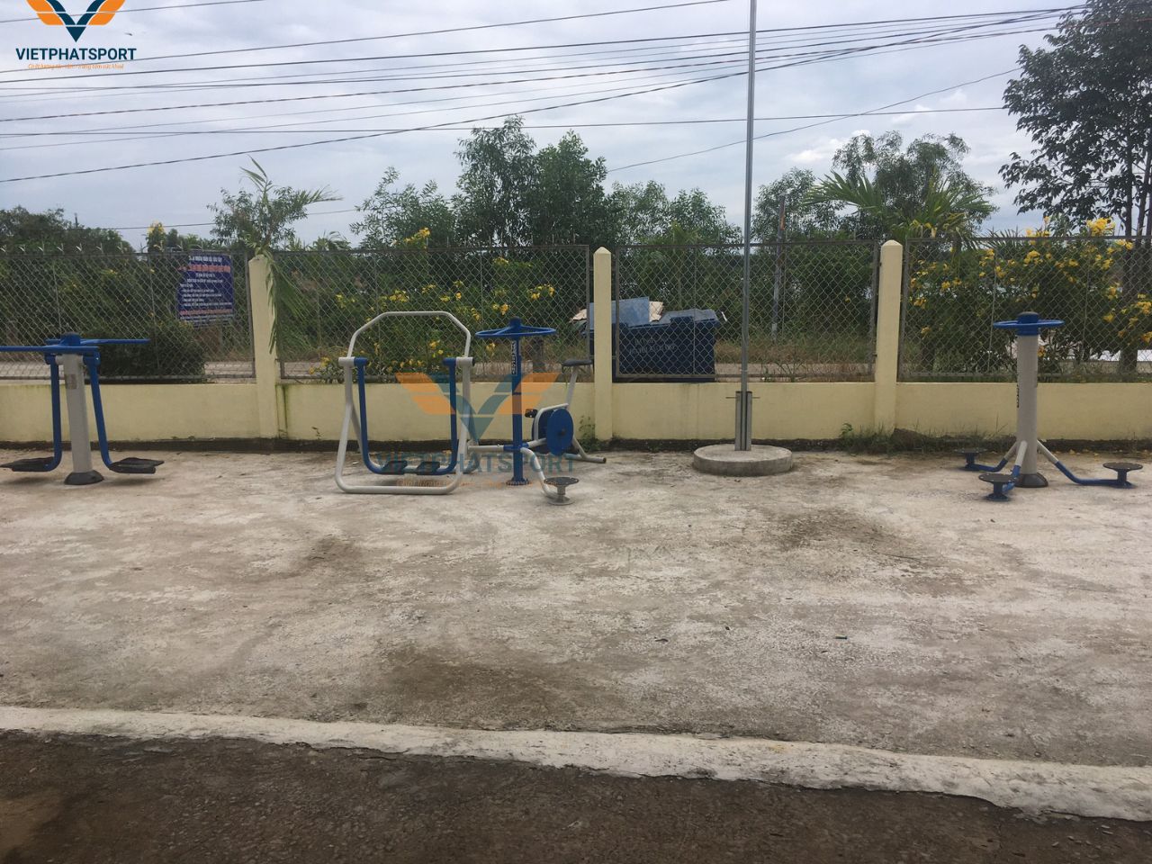 UBND Xã Tân Tây, Long An Lắp Đặt Dụng Cụ Ngoài Trời