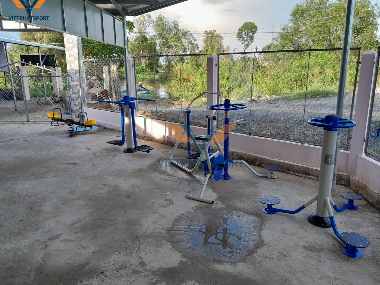 UBND Xã Tân Tây, Long An Lắp Đặt Dụng Cụ Ngoài Trời