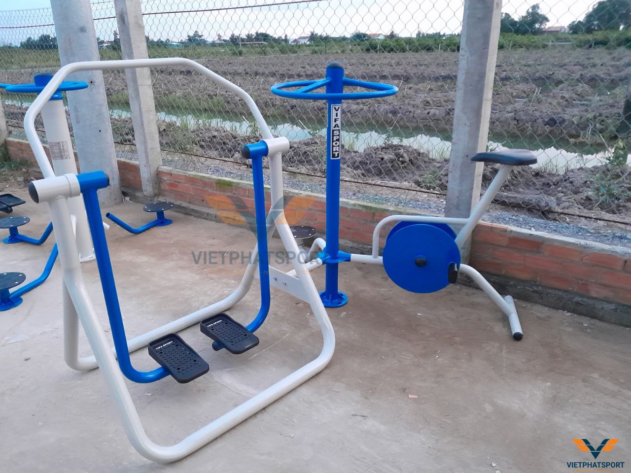 UBND Xã Tân Tây, Long An Lắp Đặt Dụng Cụ Ngoài Trời