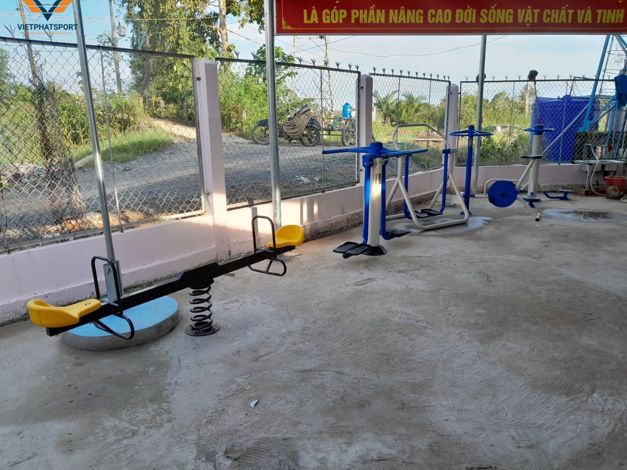 UBND Xã Tân Tây, Long An Lắp Đặt Dụng Cụ Ngoài Trời