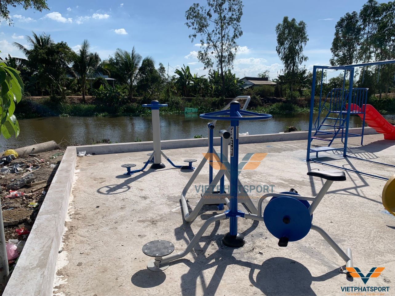 Việt Phát Sport lắp đặt máy tập công viên tại xã Thủy Đông và Thủy Tây