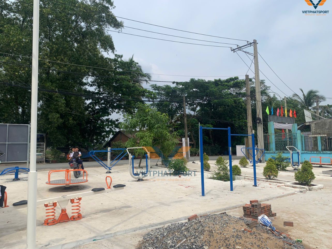 Xã Bình Lợi, TP.HCM lắp đặt 42 máy tập thể dục ngoài trời