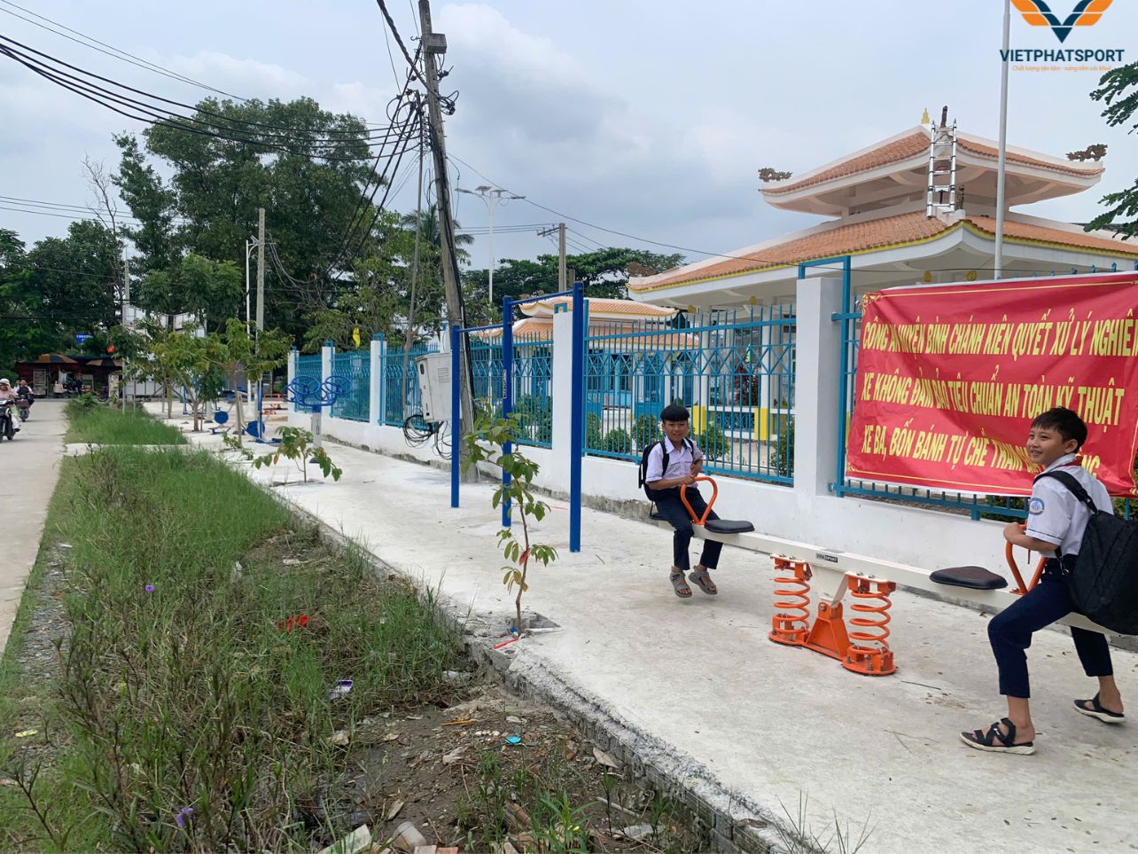 Xã Bình Lợi, TP.HCM lắp đặt 42 máy tập thể dục ngoài trời
