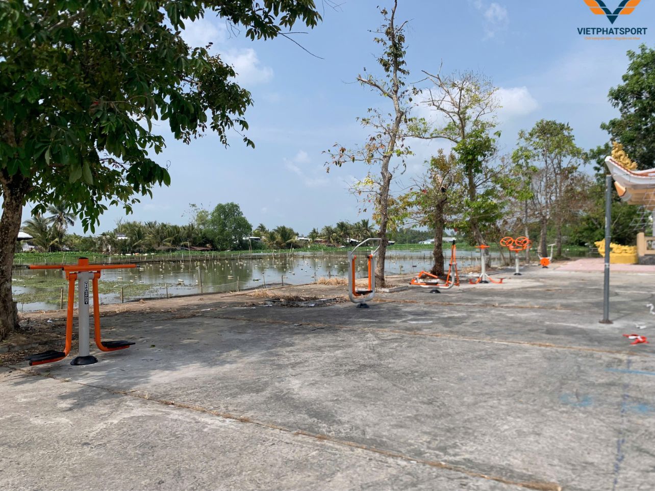 4 xã huyện Long Mỹ đồng loạt lắp đặt thiết bị thể thao ngoài trời