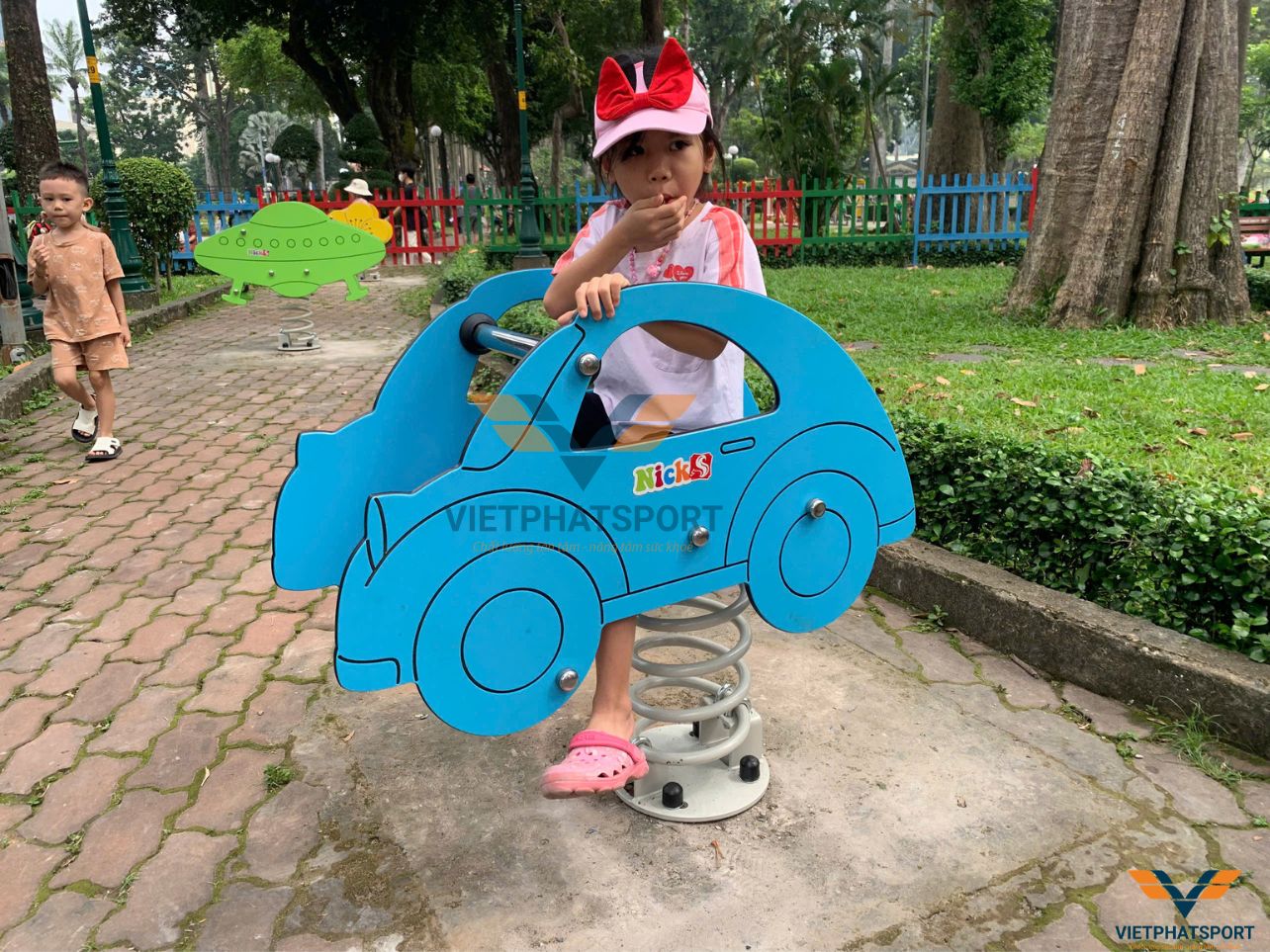 Công Viên Tao Đàn Nổi Bật Với Thiết Bị Vui Chơi Trẻ Em