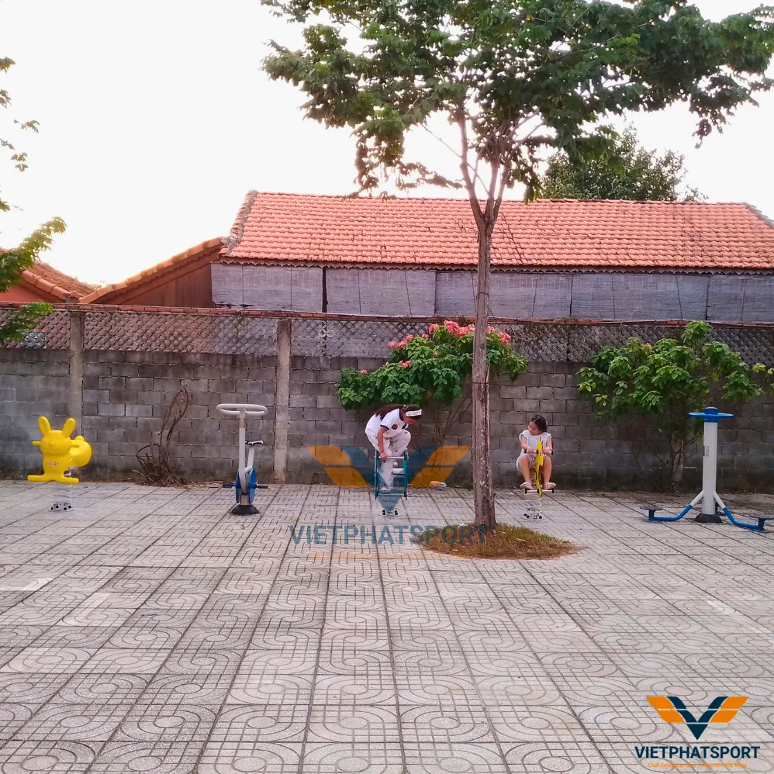Công viên Bạch Đằng, Thủ Dầu Một lắp đặt thiết bị vận động trẻ em
