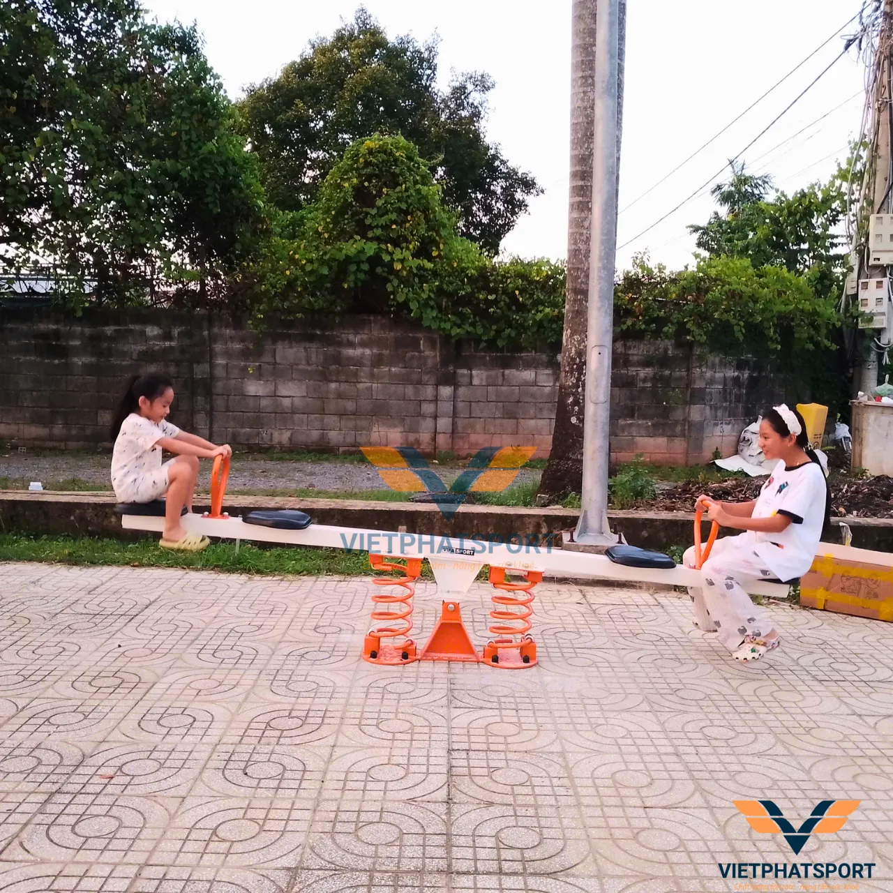 Công viên Bạch Đằng, Thủ Dầu Một lắp đặt thiết bị vận động trẻ em