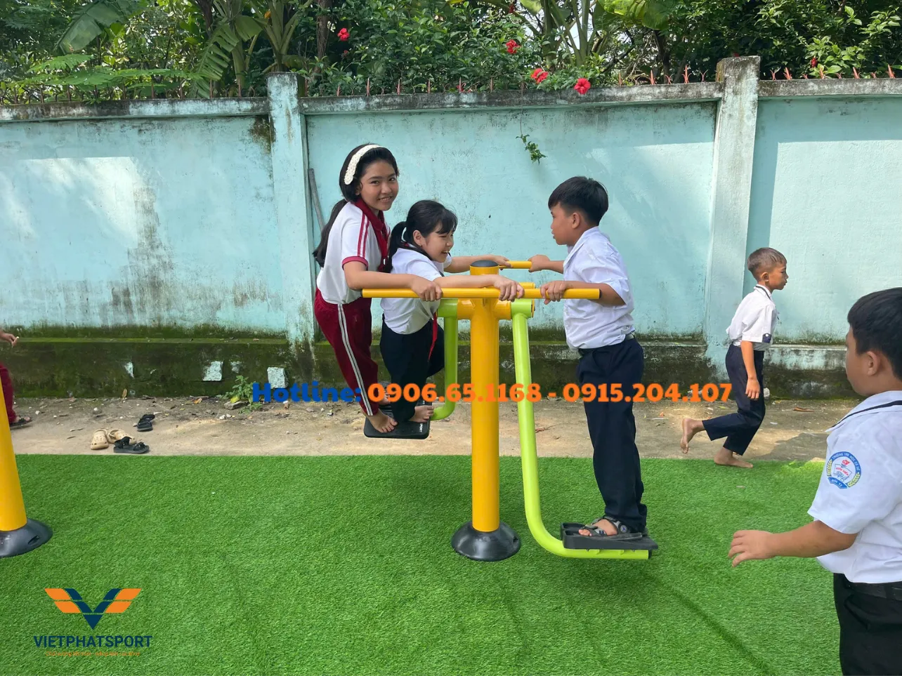 Trường Suối Kiết, Lâm Đồng lắp đặt máy tập thể dục ngoài trời