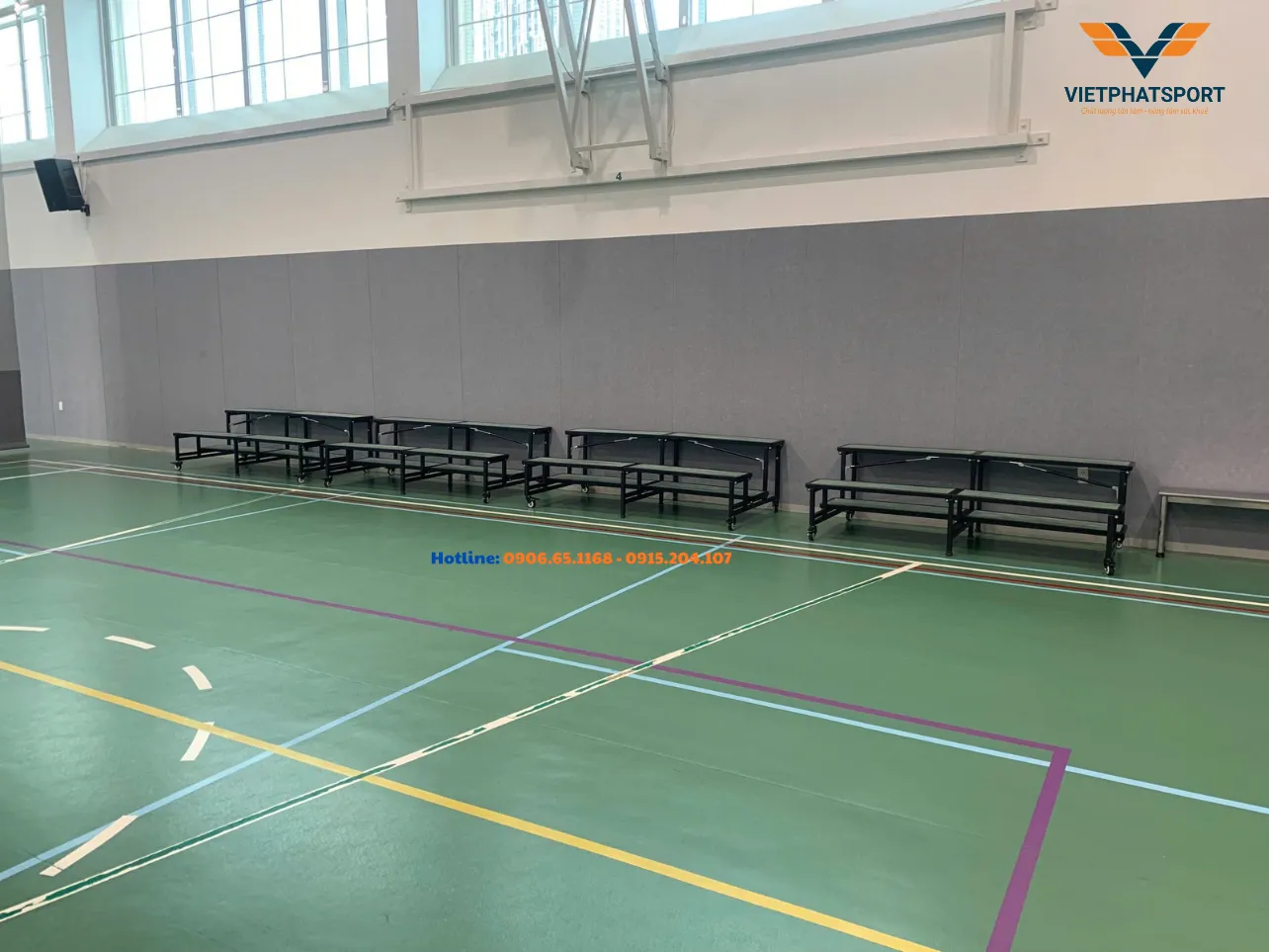 Trường Quốc tế Úc lắp đặt khán đài xếp cho nhà thi đấu