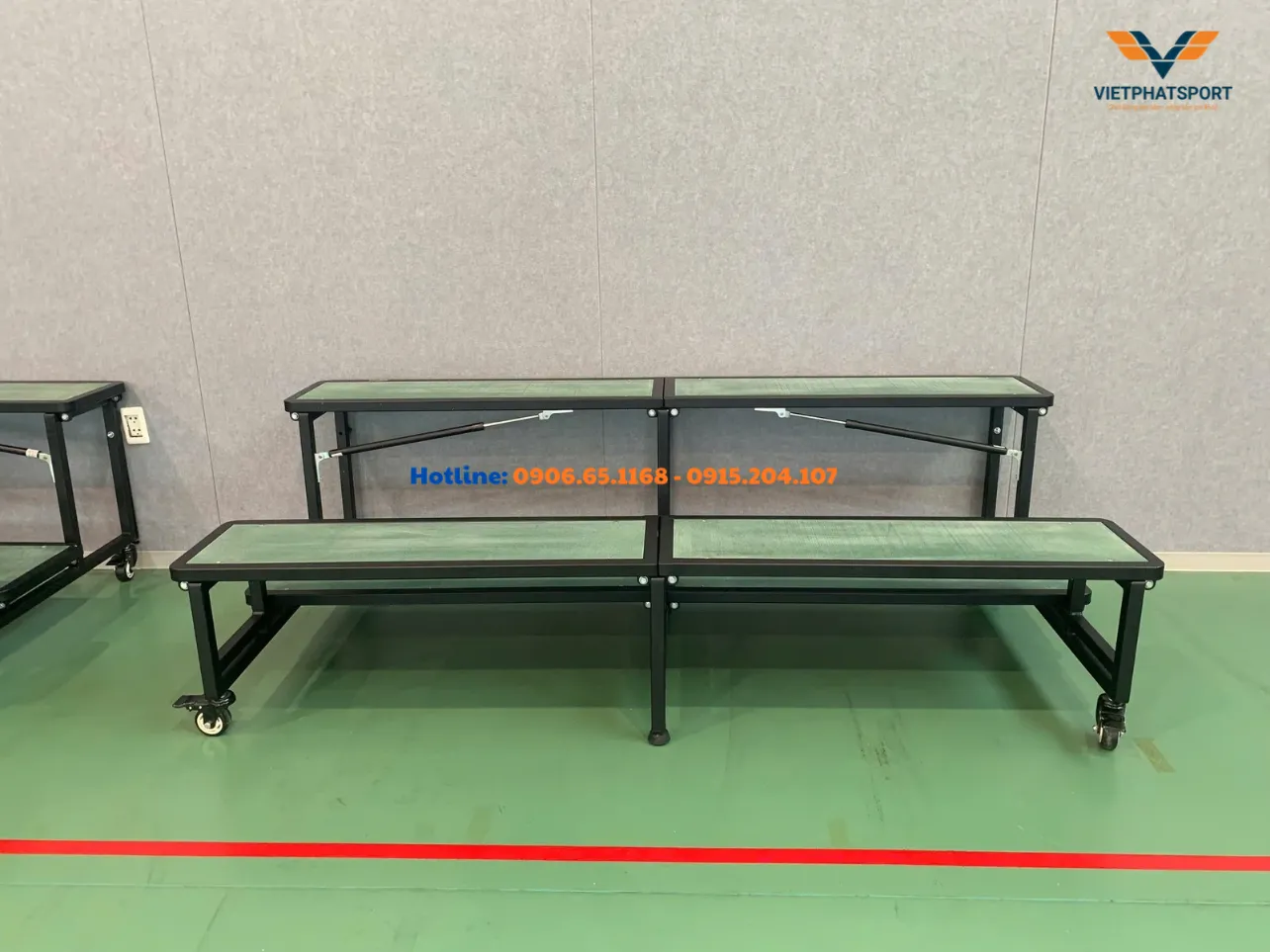 Trường Quốc tế Úc lắp đặt khán đài xếp cho nhà thi đấu