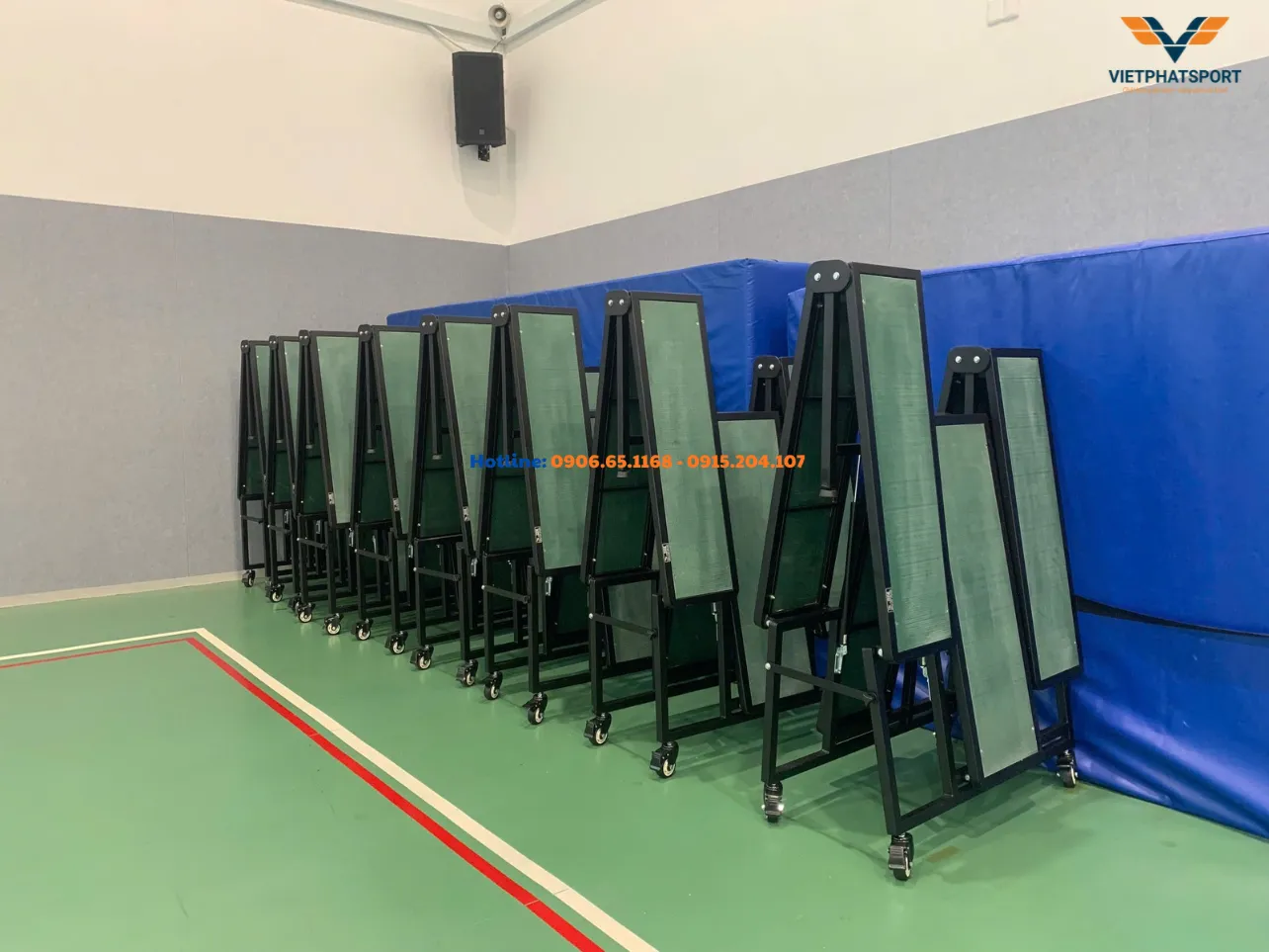 Trường Quốc tế Úc lắp đặt khán đài xếp cho nhà thi đấu