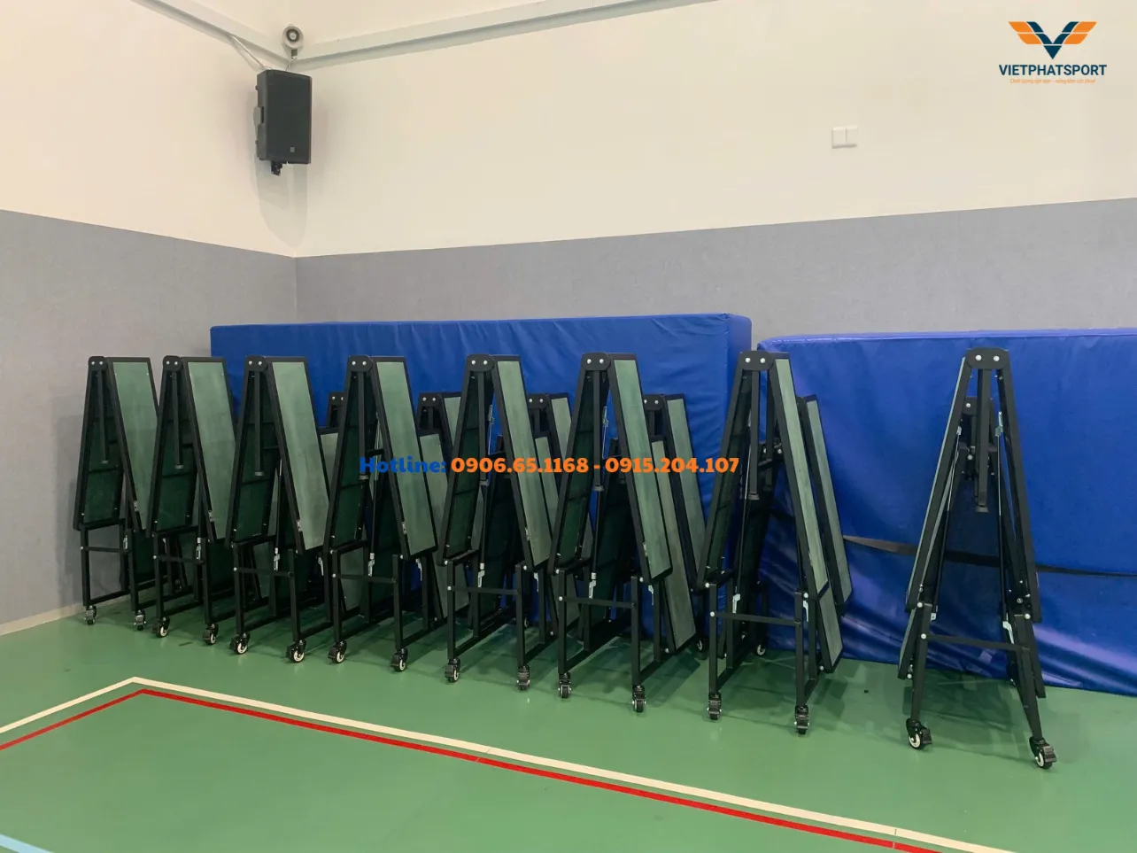 Trường Quốc tế Úc lắp đặt khán đài xếp cho nhà thi đấu