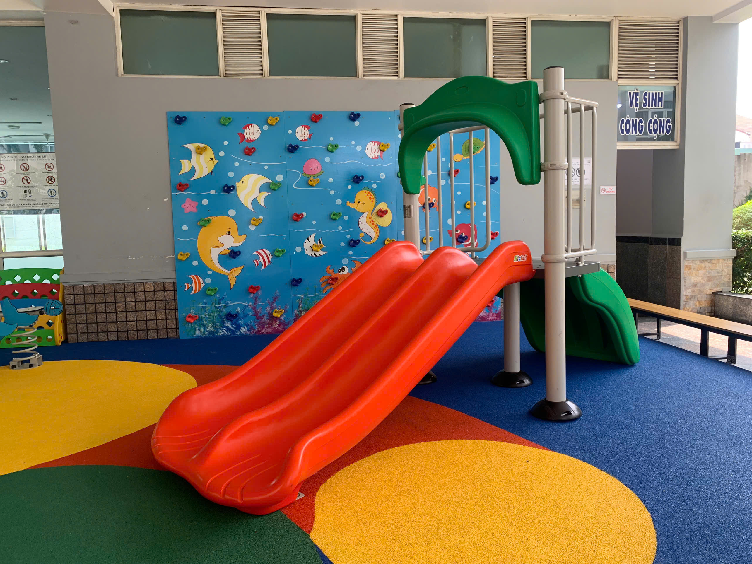 Chung cư Hoàng Anh River View hoàn thiện lắp đặt sân chơi trẻ em