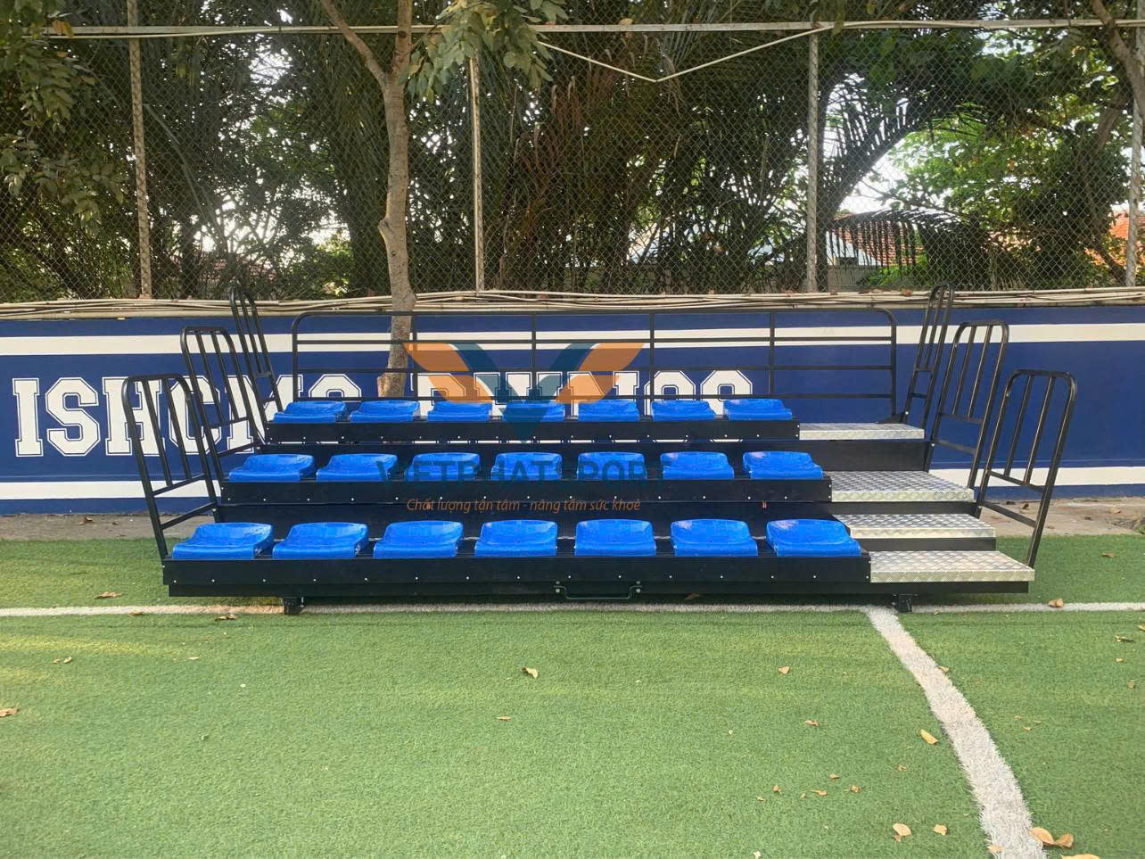 Lắp đặt khán đài xếp cho trường Quốc tế TP. HCM