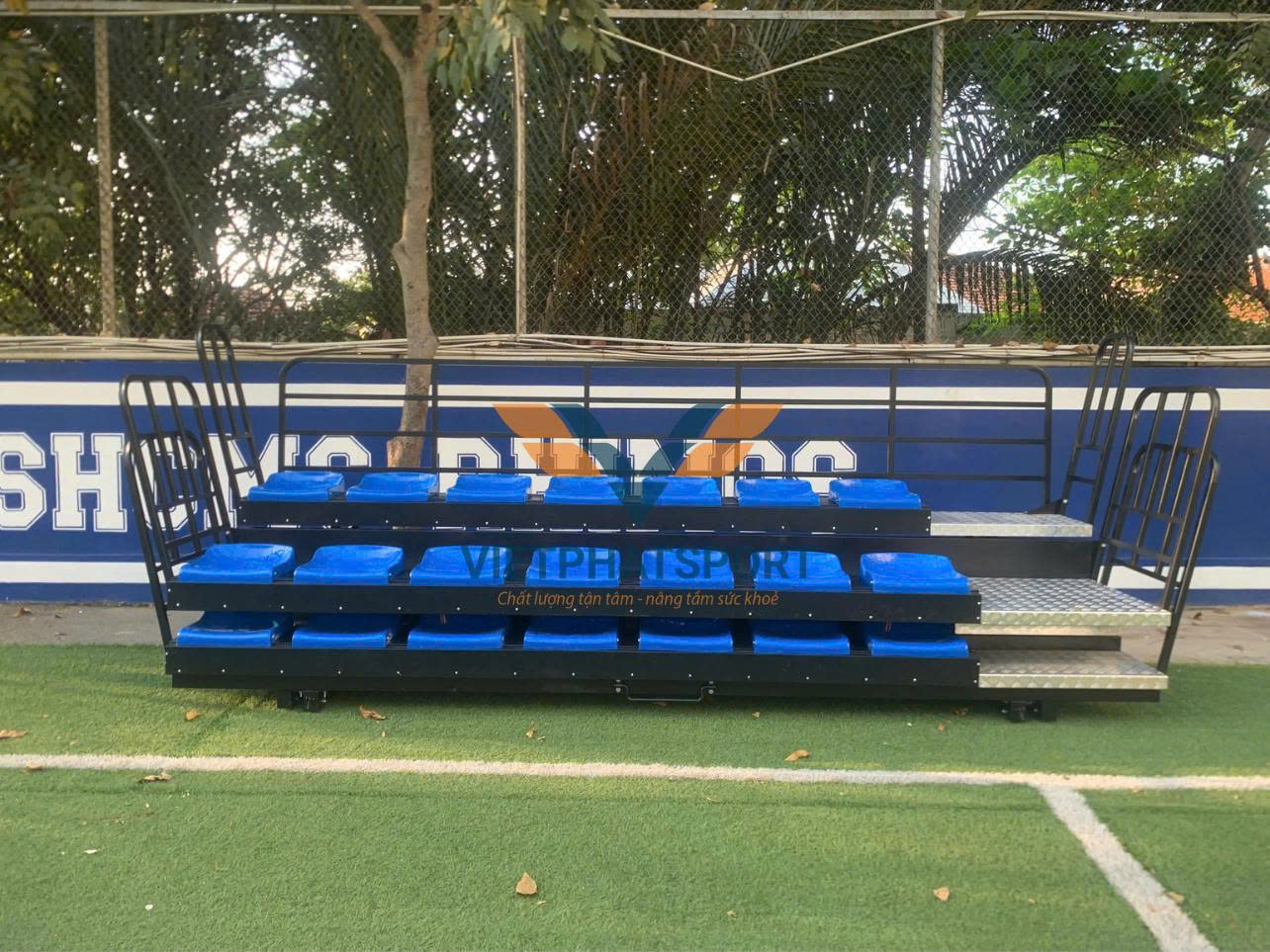 Lắp đặt khán đài xếp cho trường Quốc tế TP. HCM