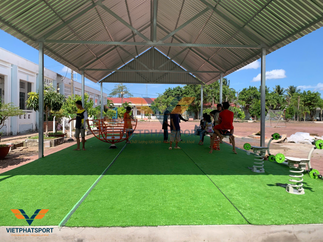 Lắp đặt thiết bị vui chơi trẻ em tại Trung tâm bảo trợ xã hội Cà Mau