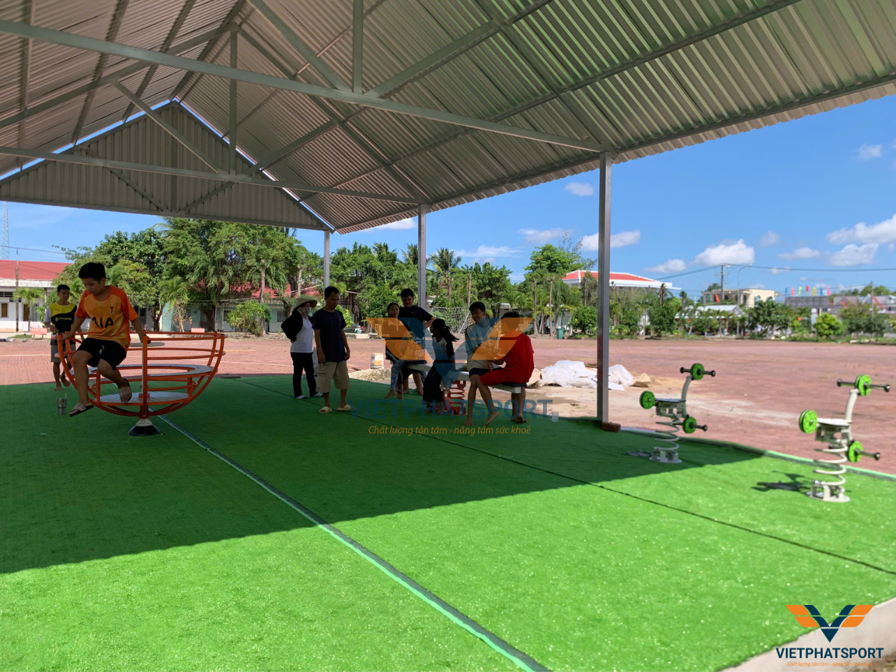 Lắp đặt thiết bị vui chơi trẻ em tại Trung tâm bảo trợ xã hội Cà Mau
