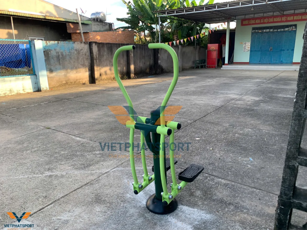 8 thôn tại xã Mê Pu, Bình Thuận đạt tiêu chí nông thôn mới với máy tập thể thao ngoài trời