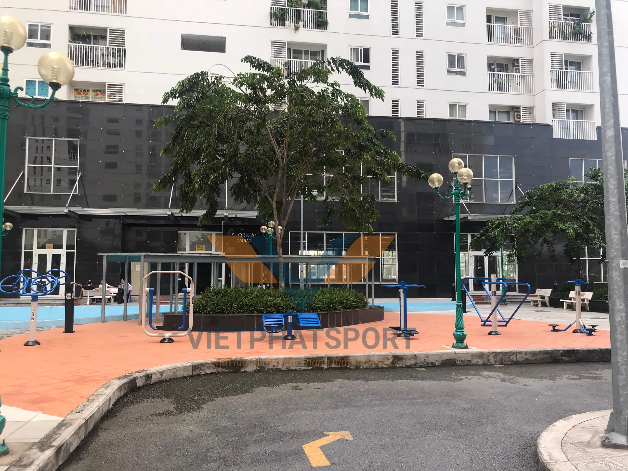 Chung cư Tara Residence lắp đặt dụng cụ thể thao ngoài trời và thiết bị trẻ em cho cư dân