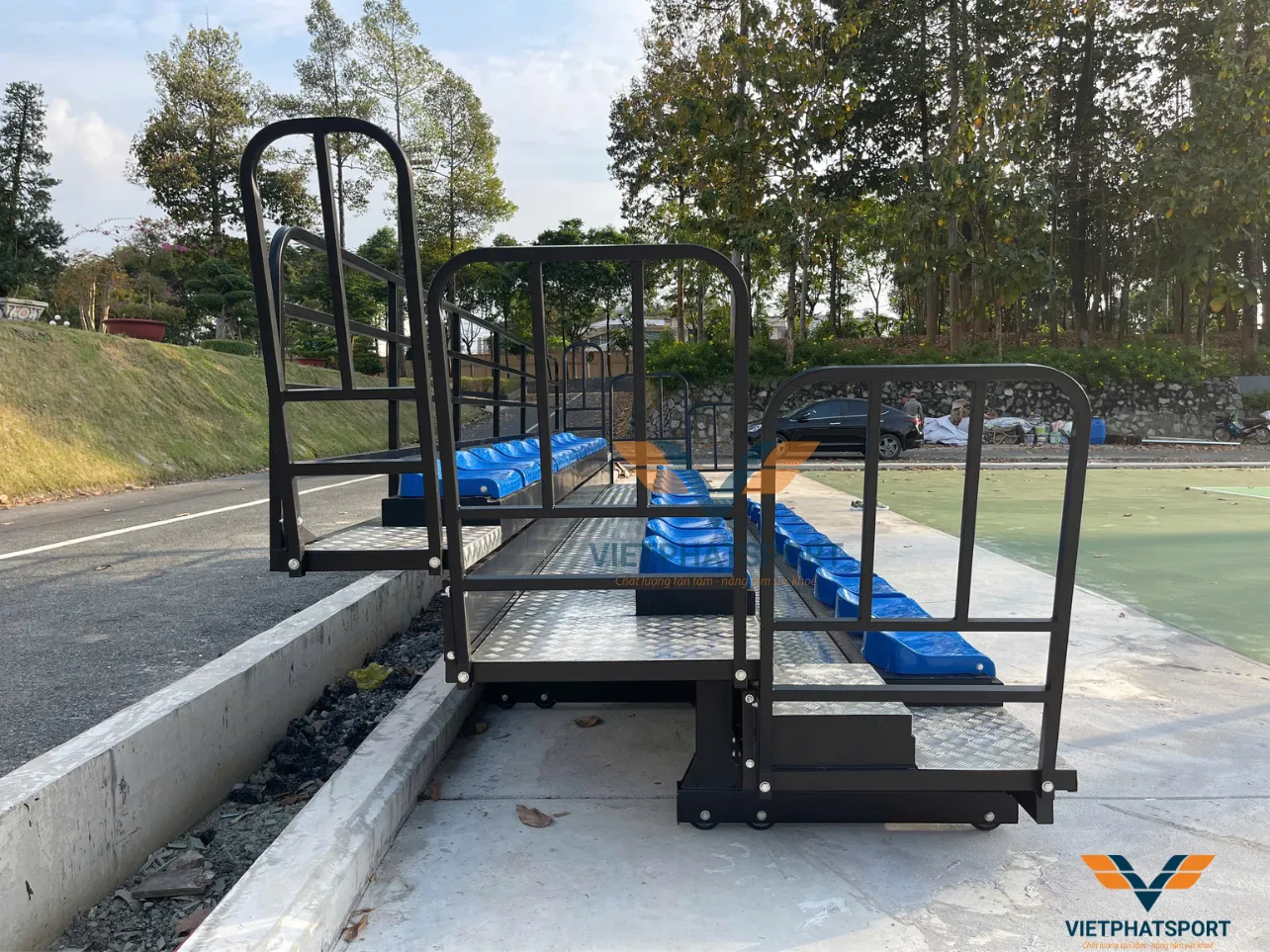 Công An Tỉnh Bình Dương lắp đặt Khán đài xếp cho sân chơi thể thao ngoài trời