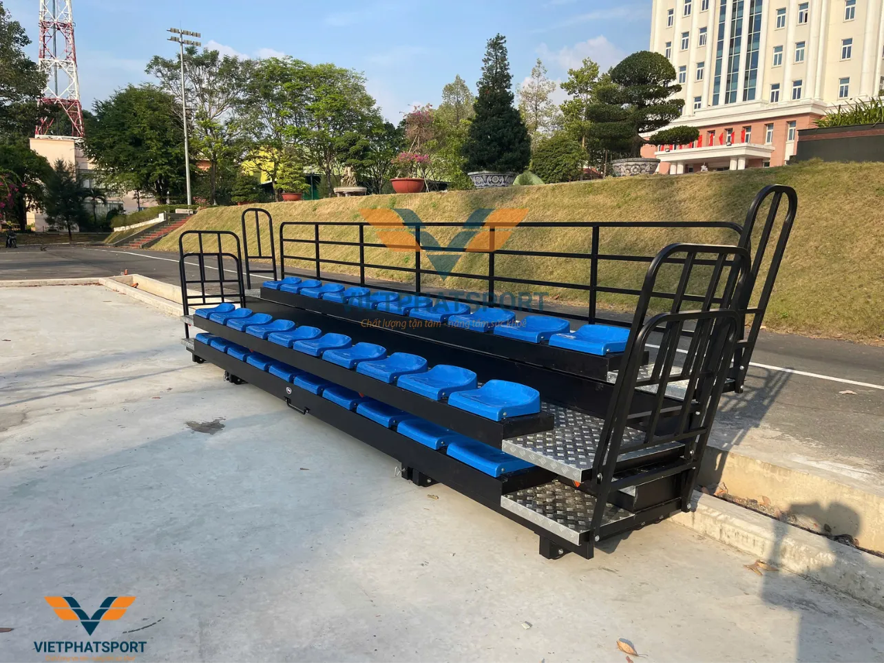 Công An Tỉnh Bình Dương lắp đặt Khán đài xếp cho sân chơi thể thao ngoài trời