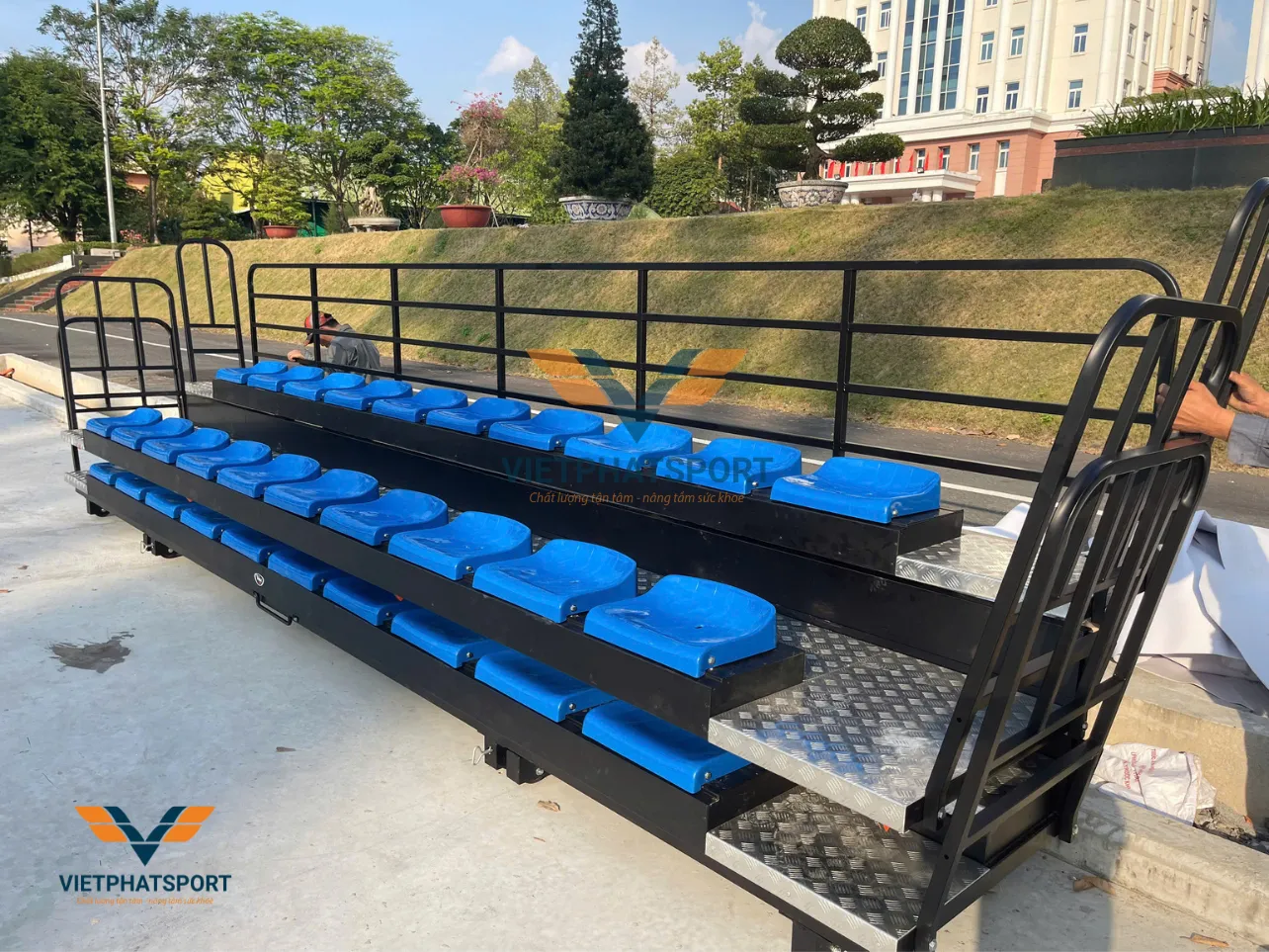 Công An Tỉnh Bình Dương lắp đặt Khán đài xếp cho sân chơi thể thao ngoài trời