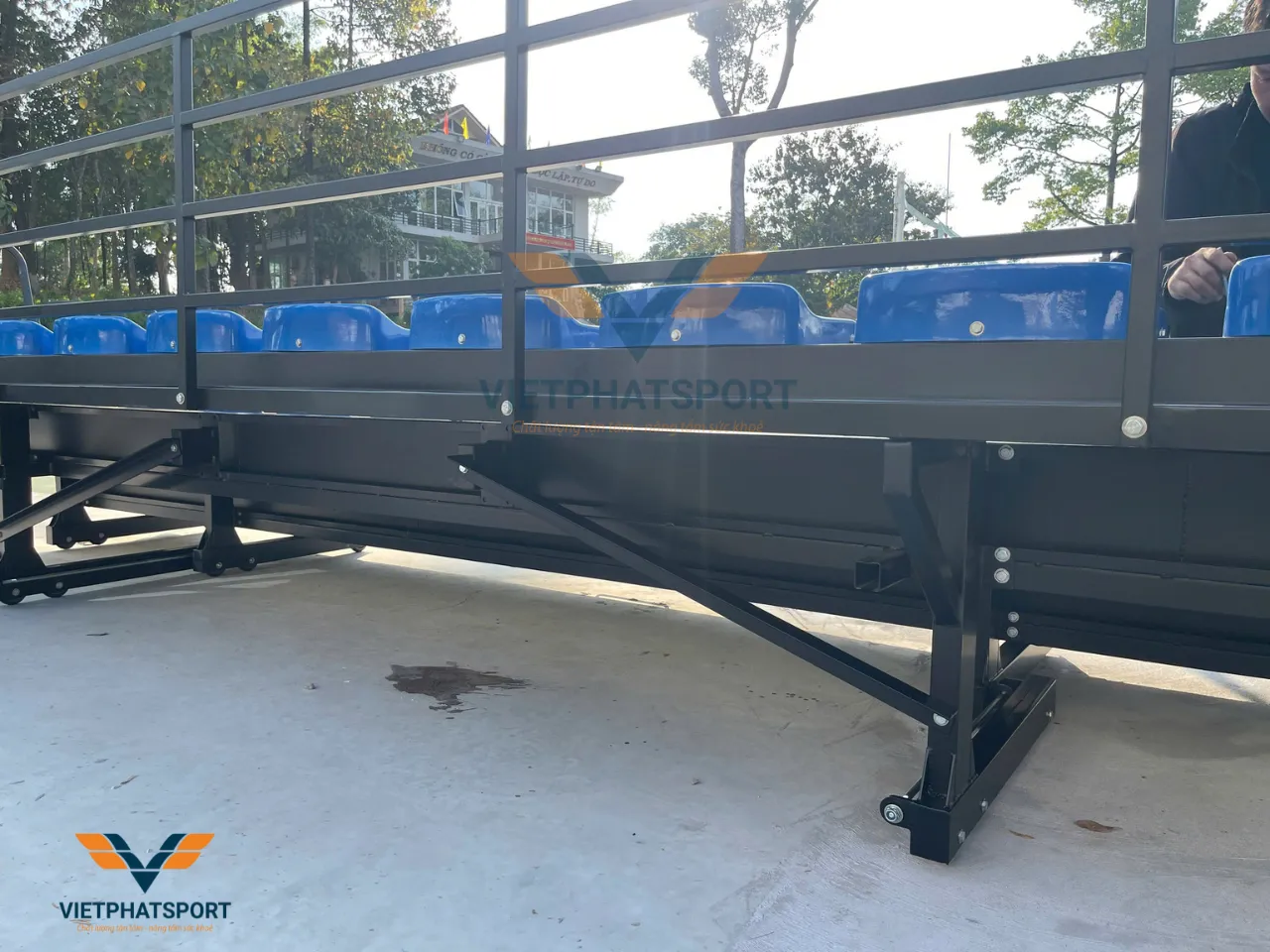 Công An Tỉnh Bình Dương lắp đặt Khán đài xếp cho sân chơi thể thao ngoài trời